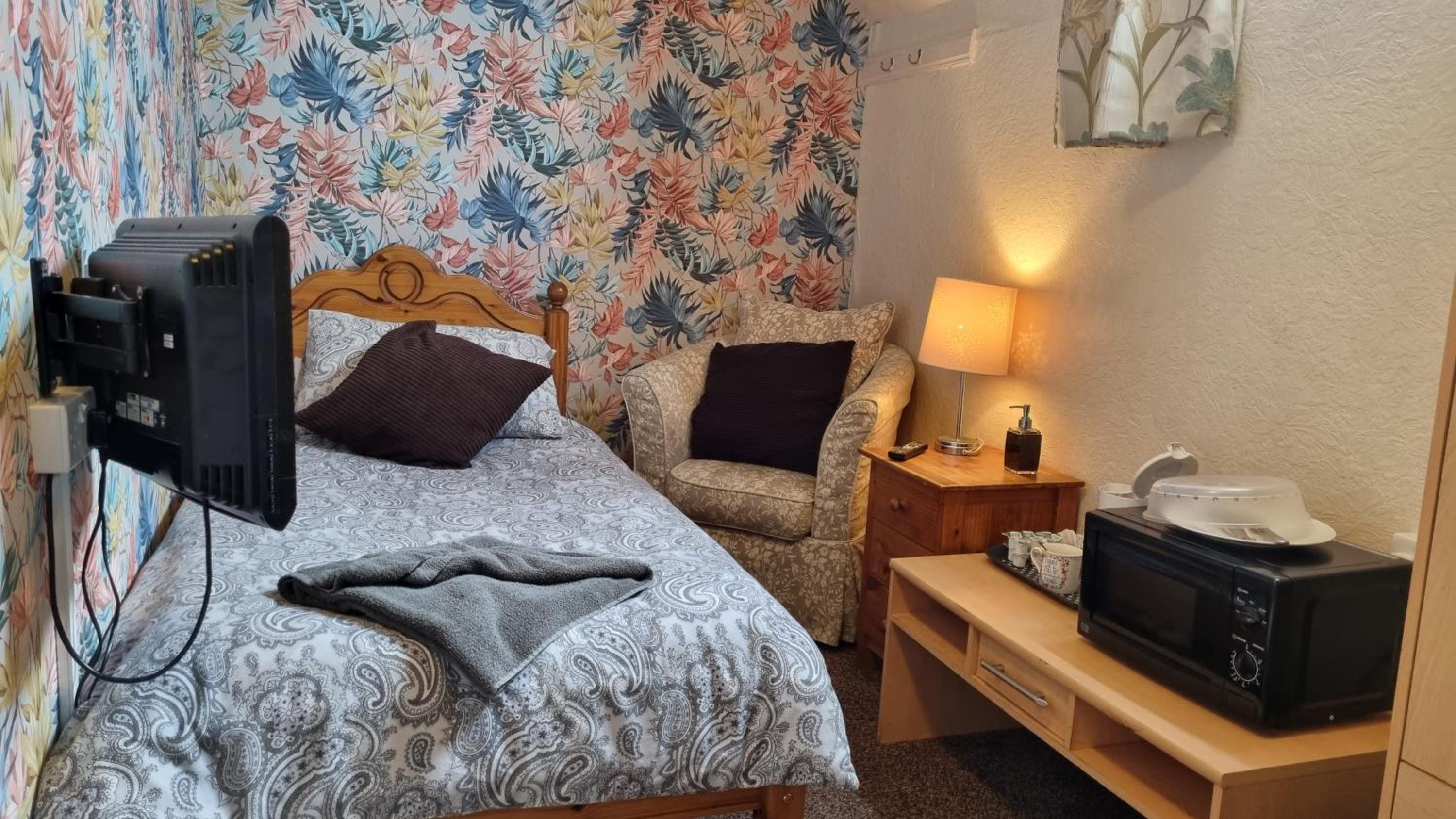 Single Room with Shared Shower and Toilet photo 1