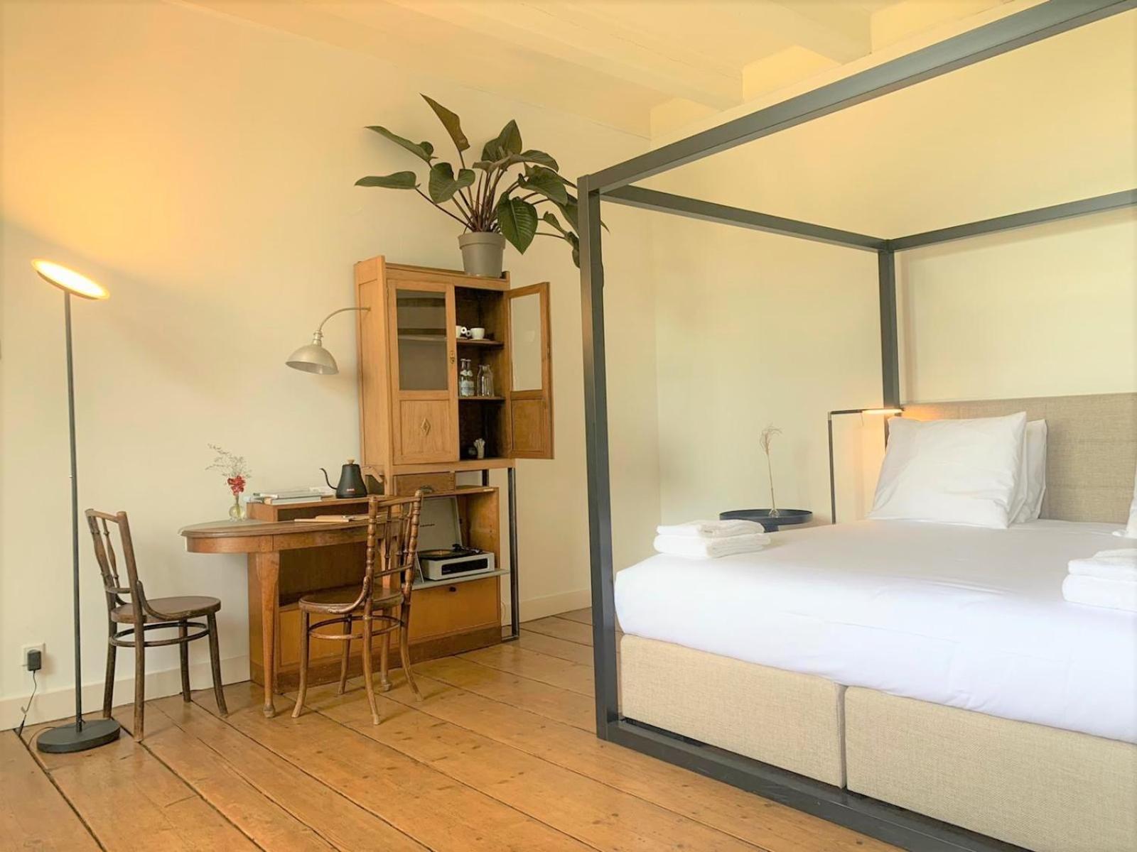 Executive Suite - Photo 3