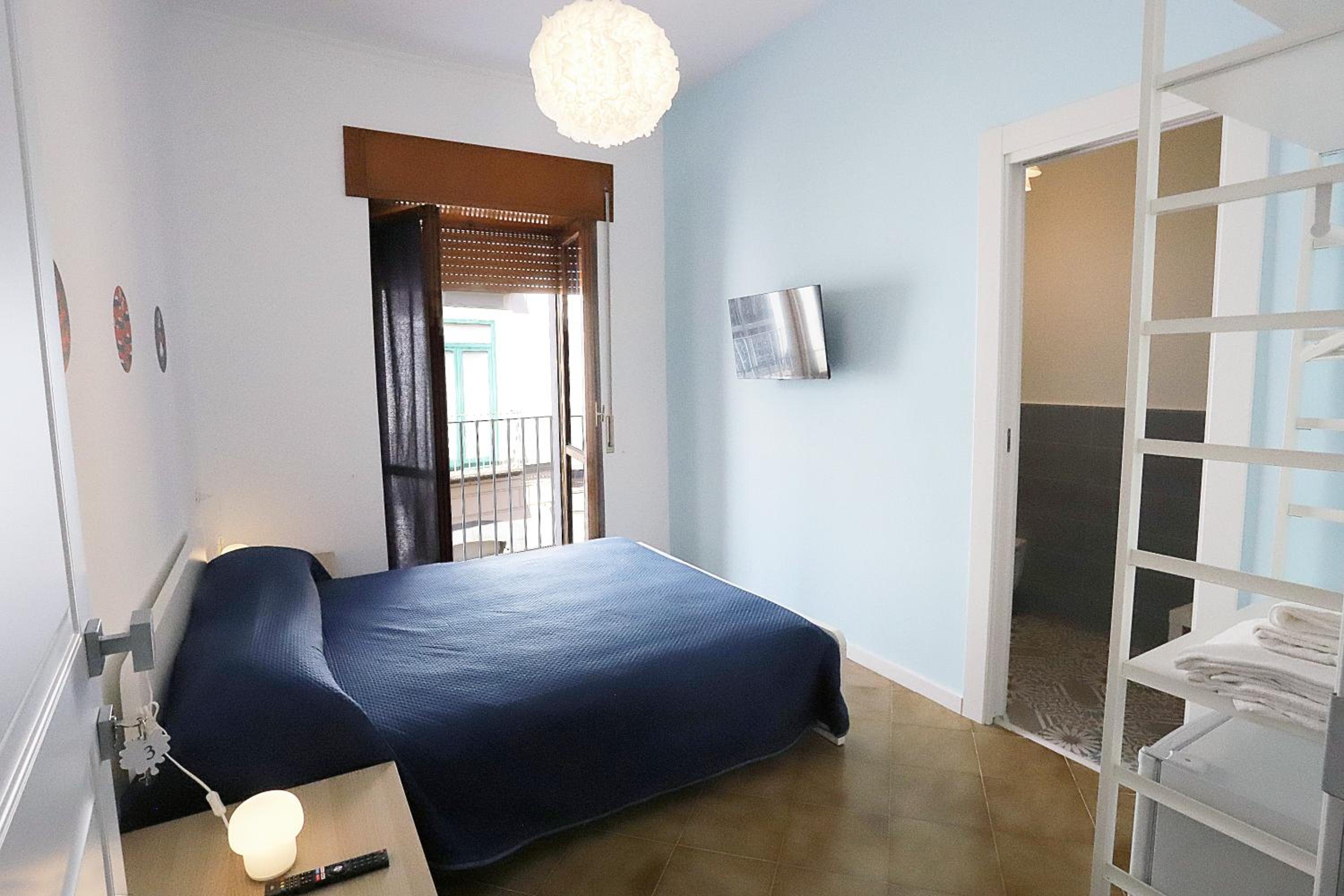 Double Room with Balcony - Photo 1