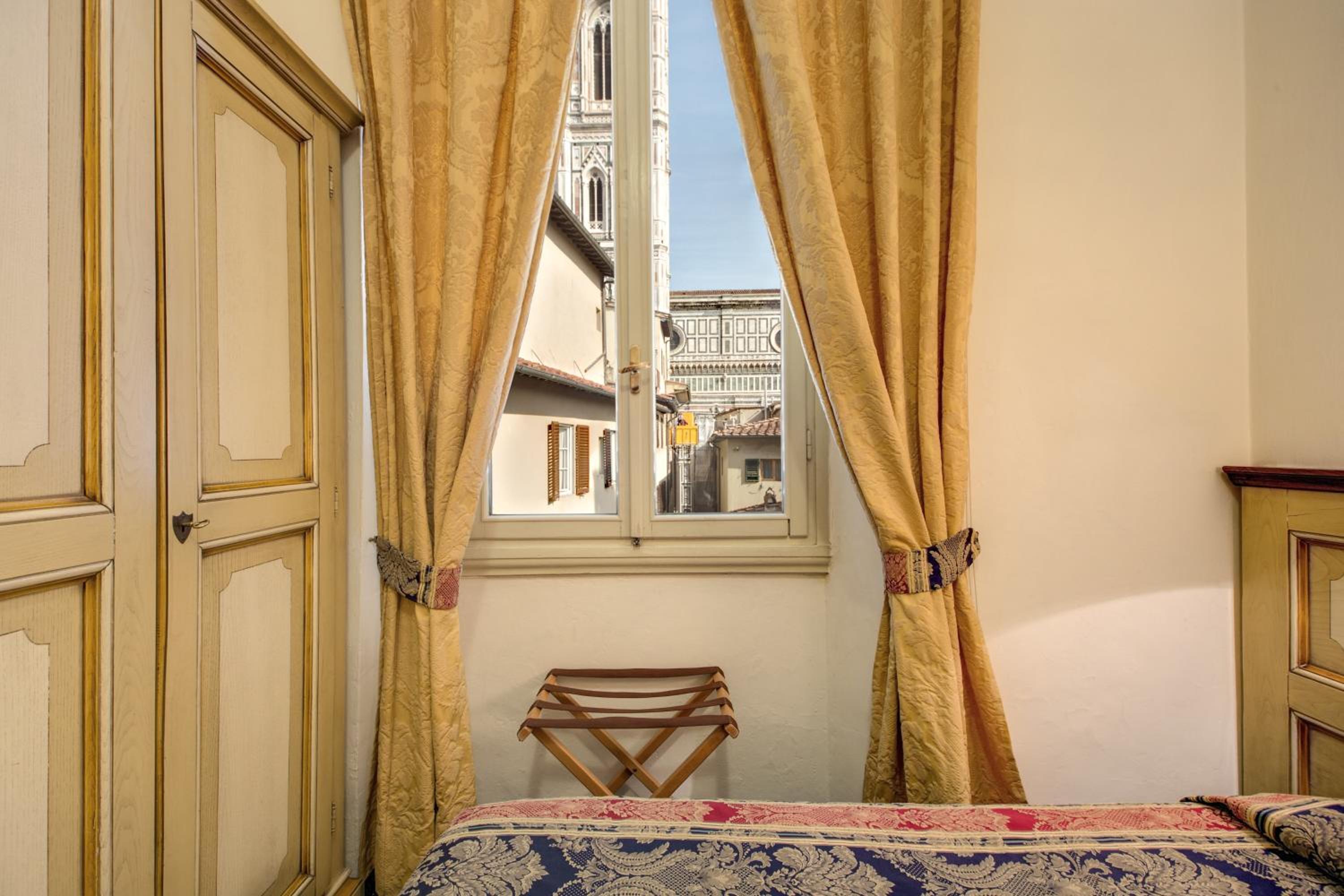 Double or Twin Room - Photo 5