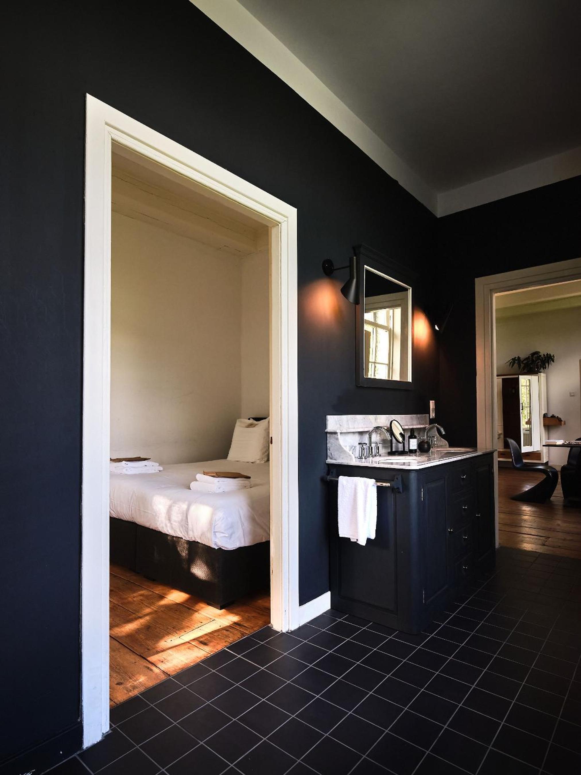 Deluxe Family Suite - Photo 3