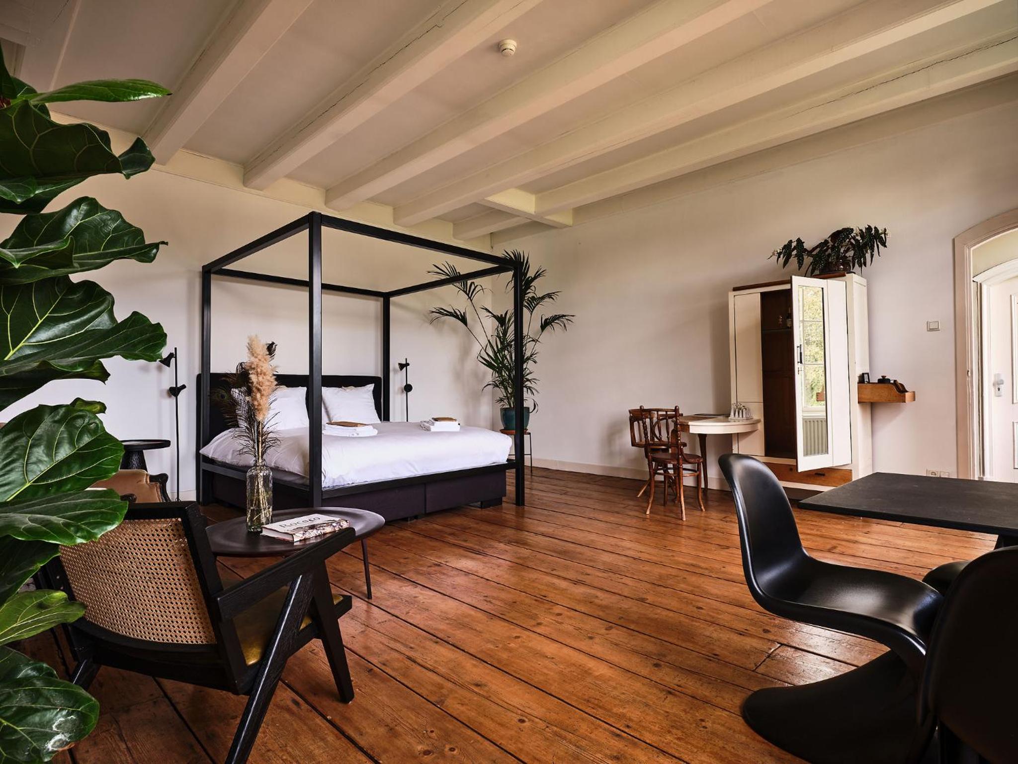 Deluxe Family Suite - Photo 1