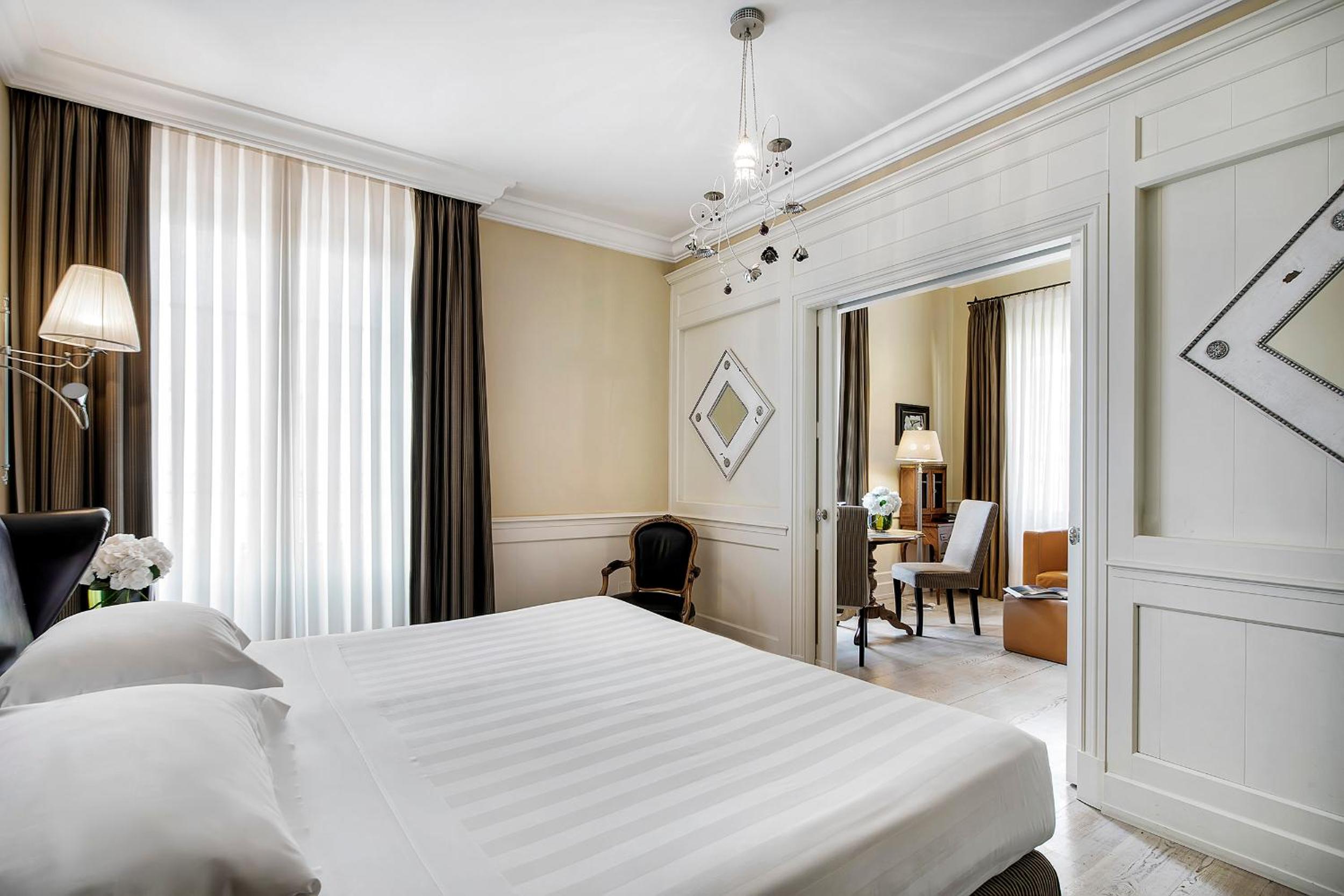Suite - Photo 1