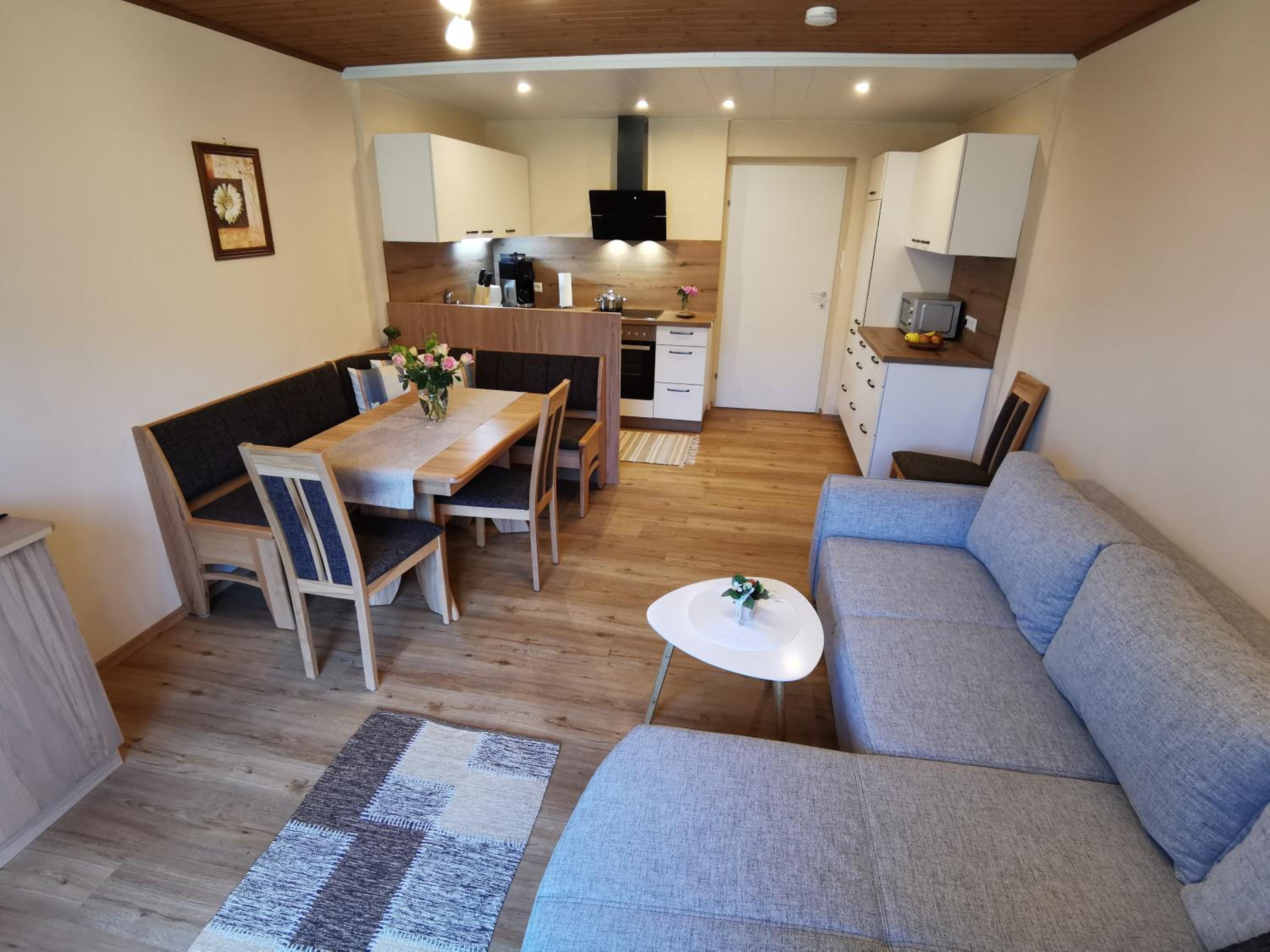 Two-Bedroom Apartment with Balcony and Garden View photo 2