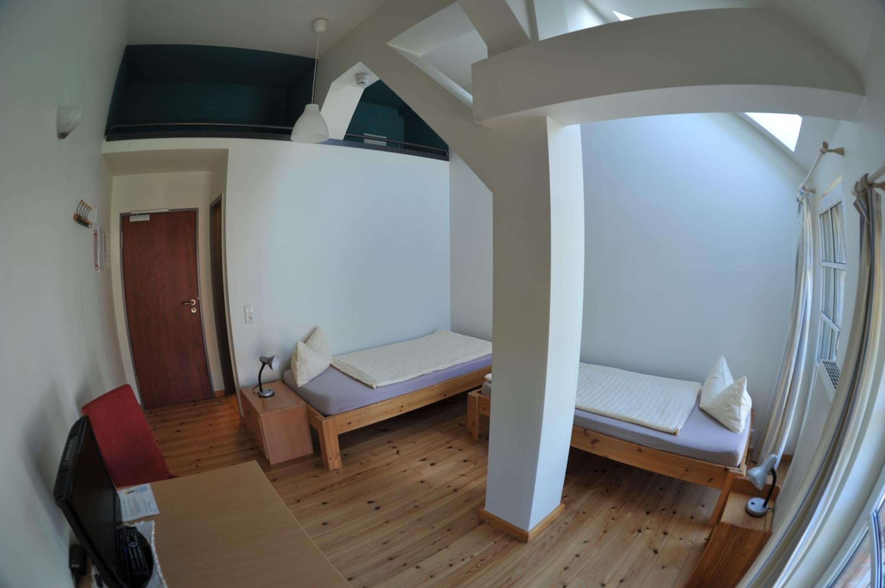 Budget Twin Room photo 2