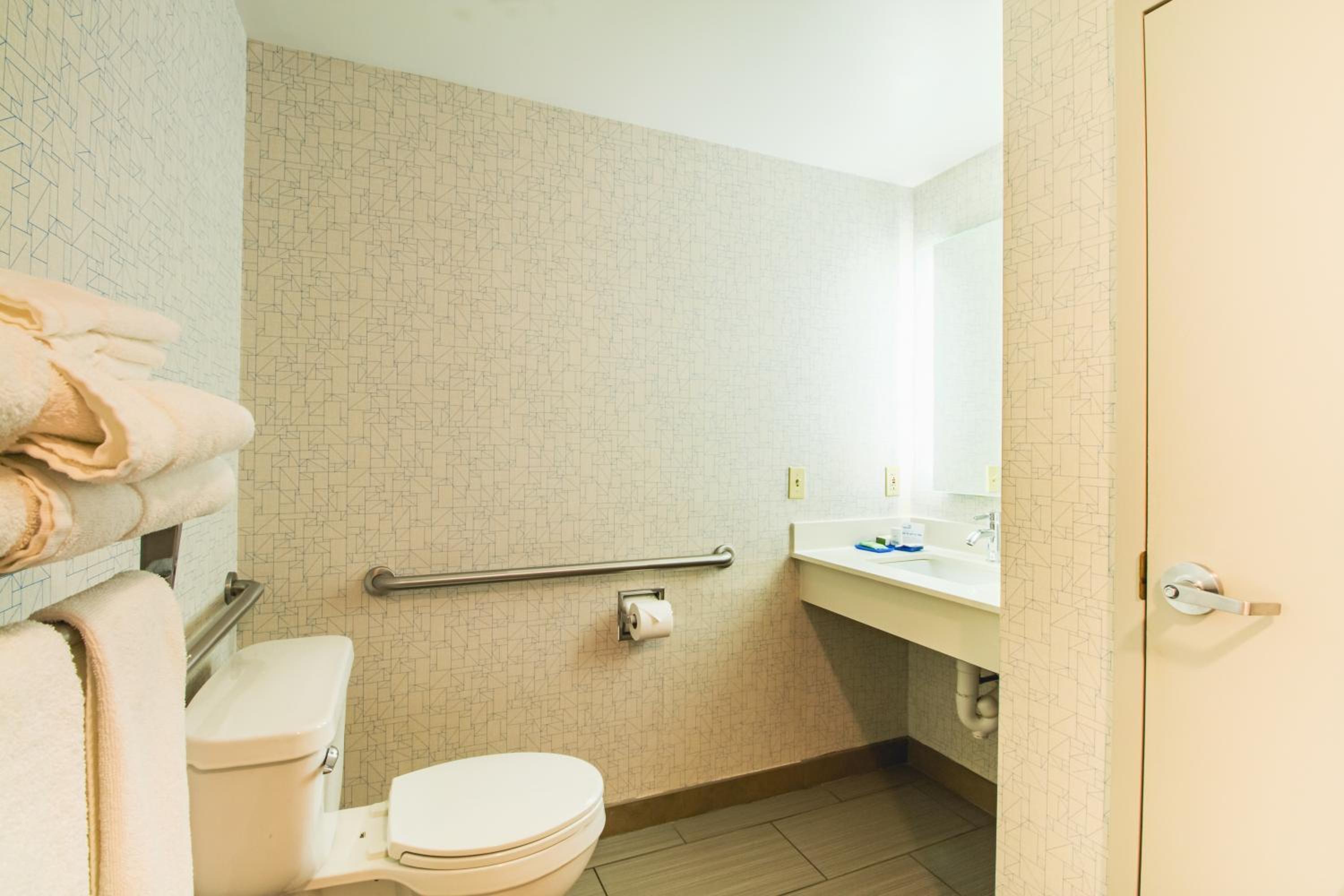 King Room - Mobility Access/Hearing Accessible - Photo 11