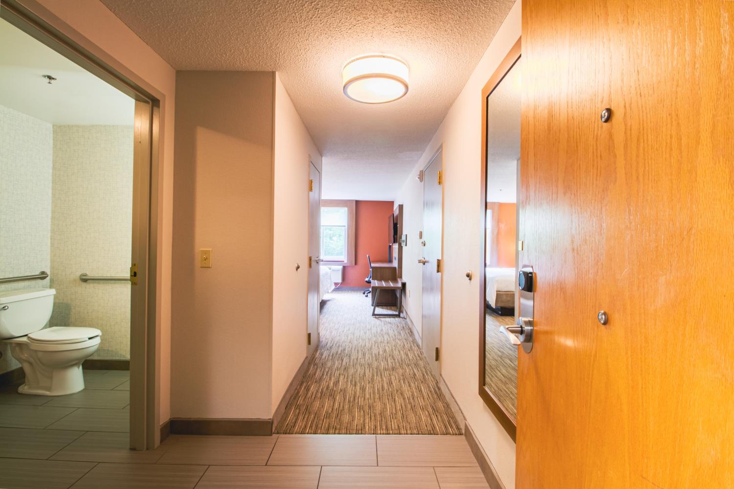 King Room - Mobility Access/Hearing Accessible - Photo 13