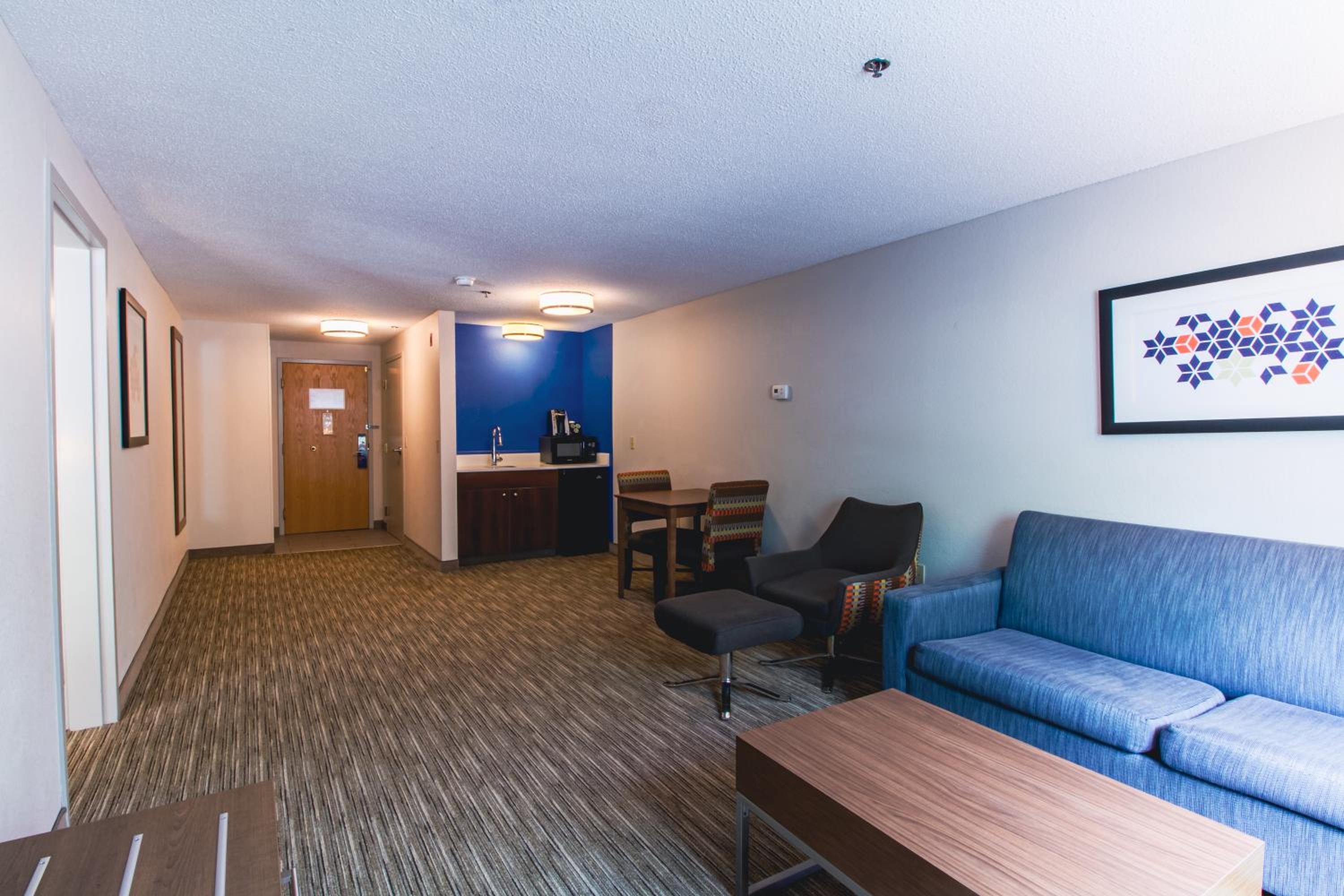 One-Bedroom King Suite - Photo 7