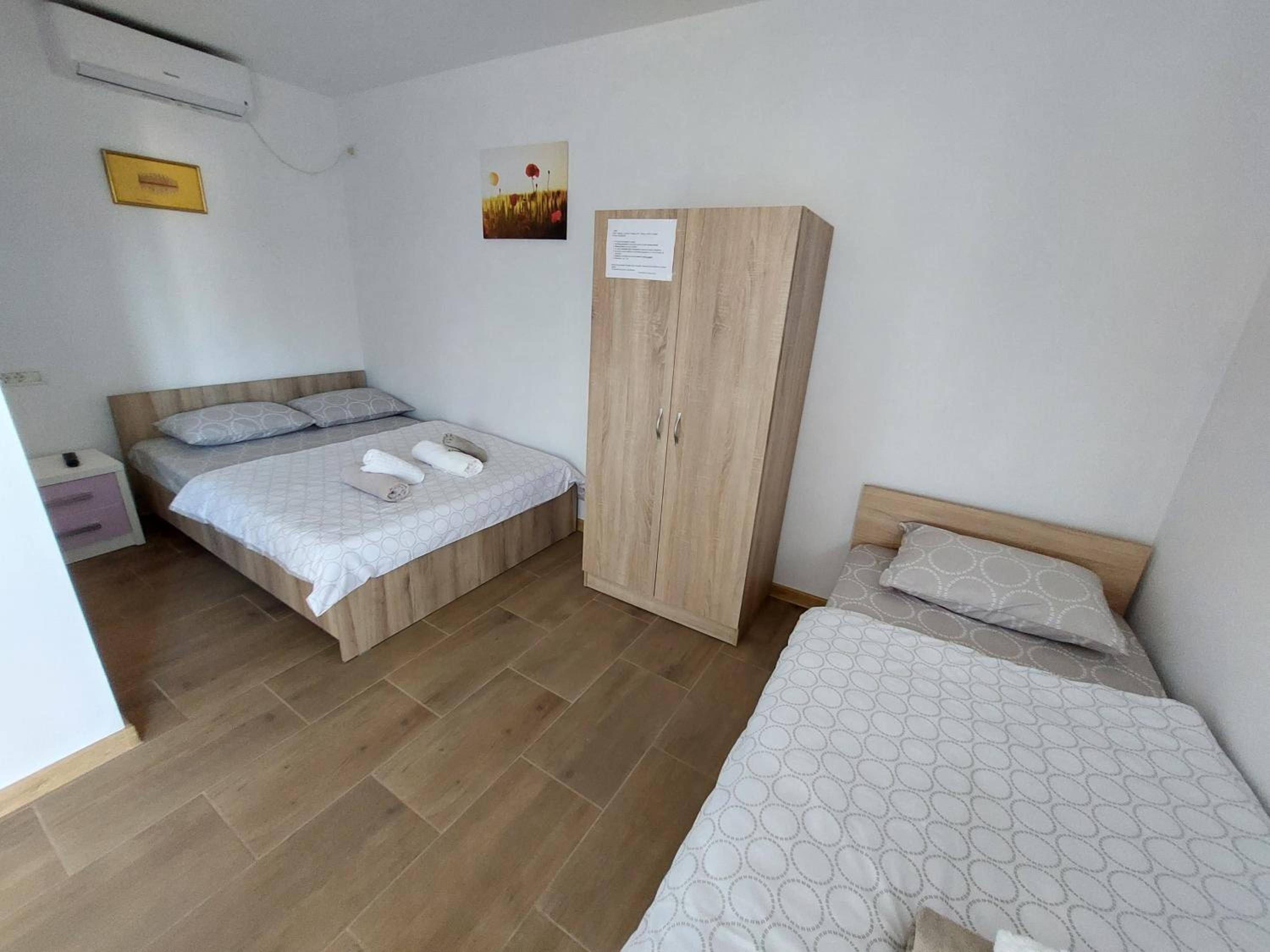 Economy Triple Room photo 2