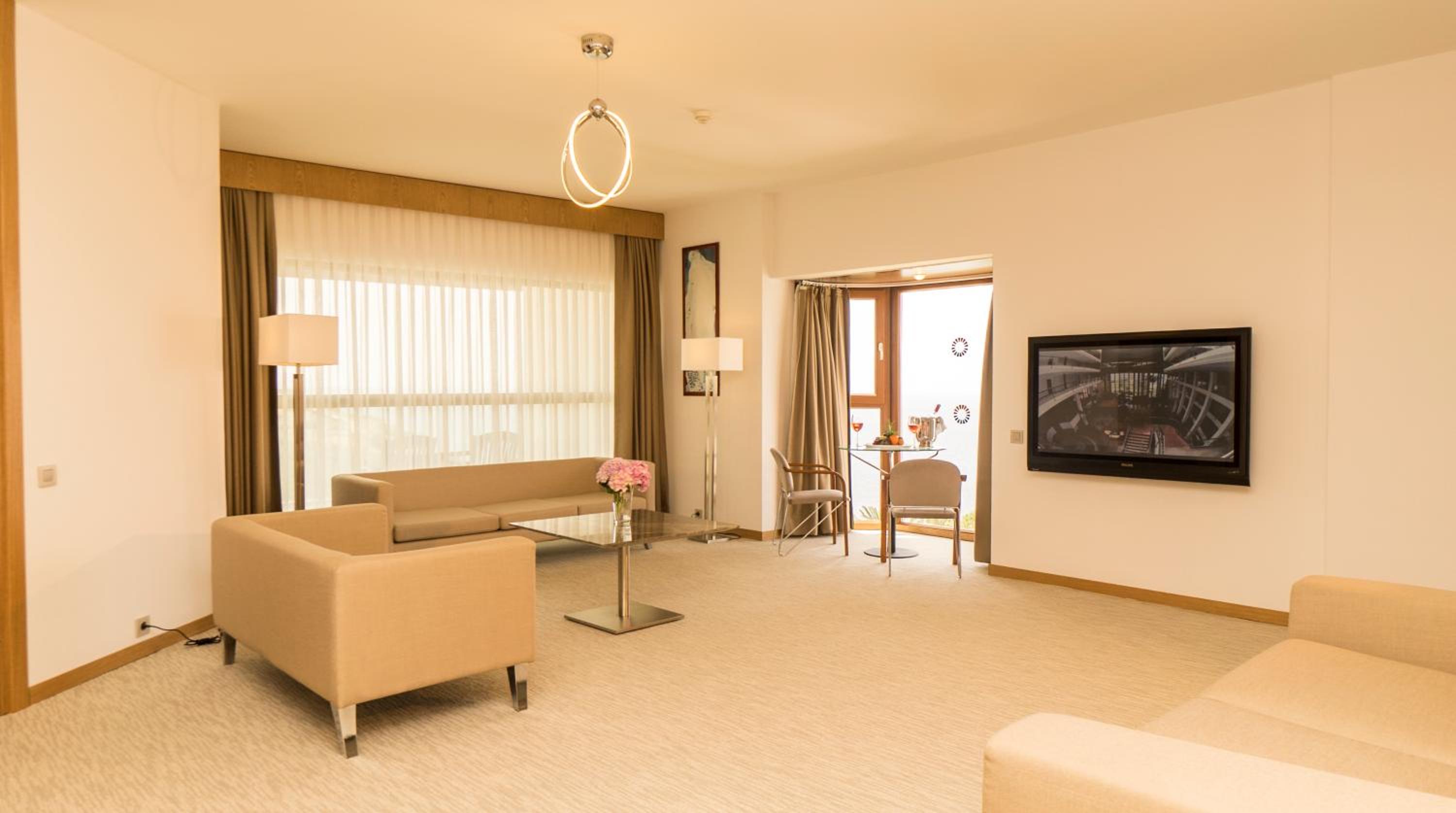 King Suite - Photo 2