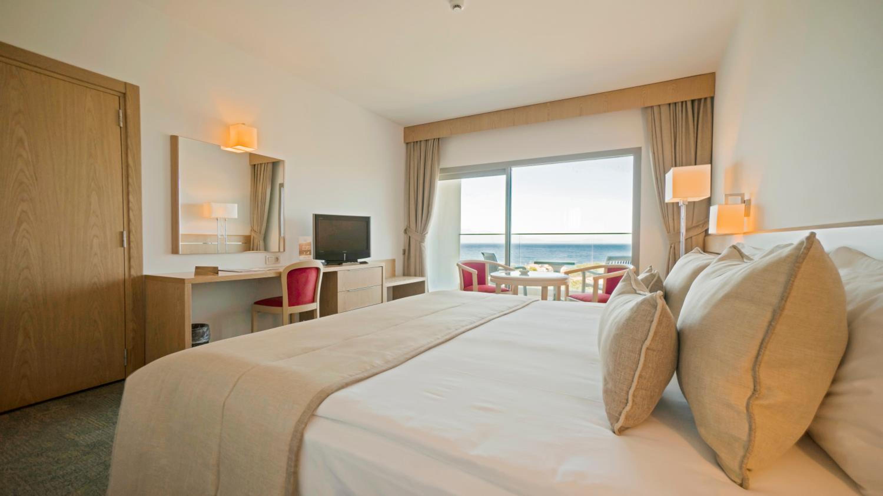 Standard Double or Twin Room with Sea View - Photo 1