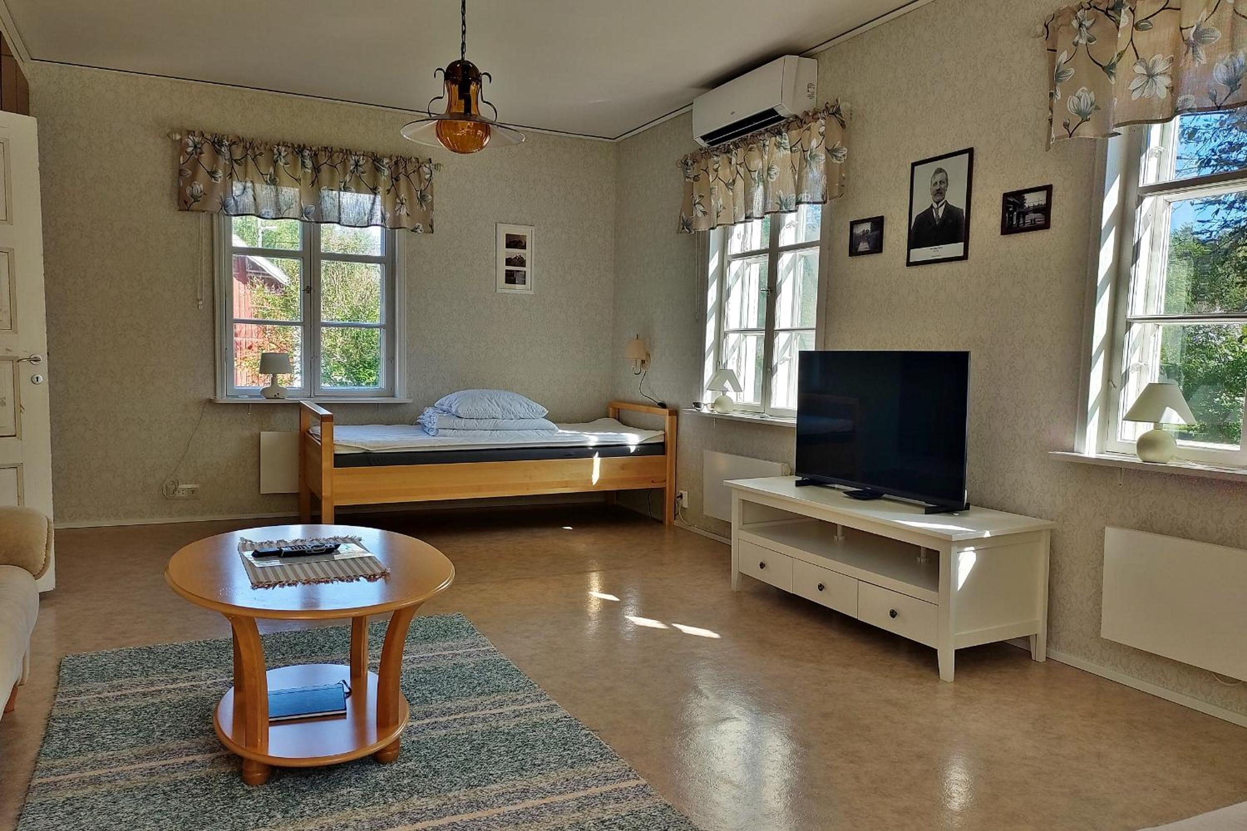 Two-Bedroom House - Photo 5