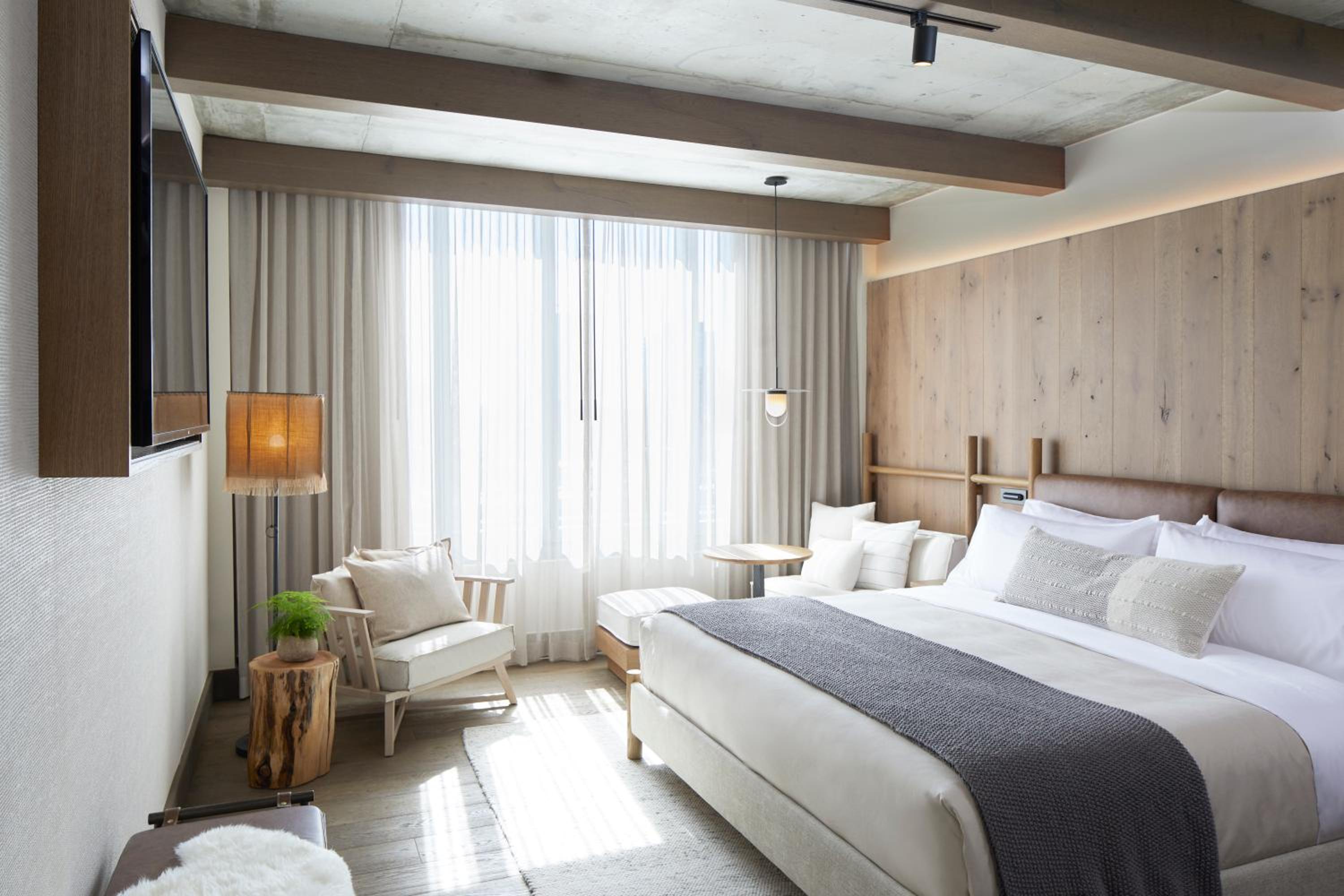 Standard King Room - Photo 4