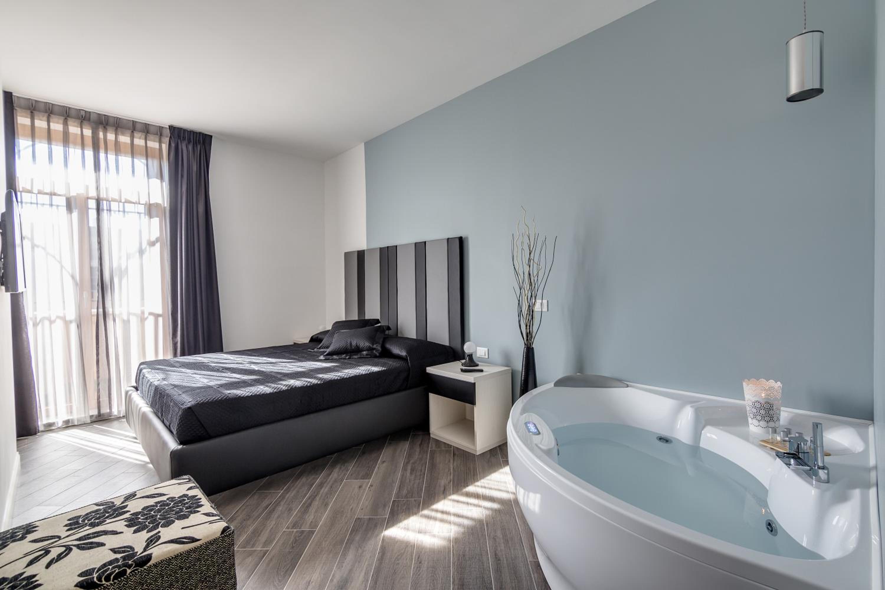 Double Room with Balcony and Hot Tub photo 1
