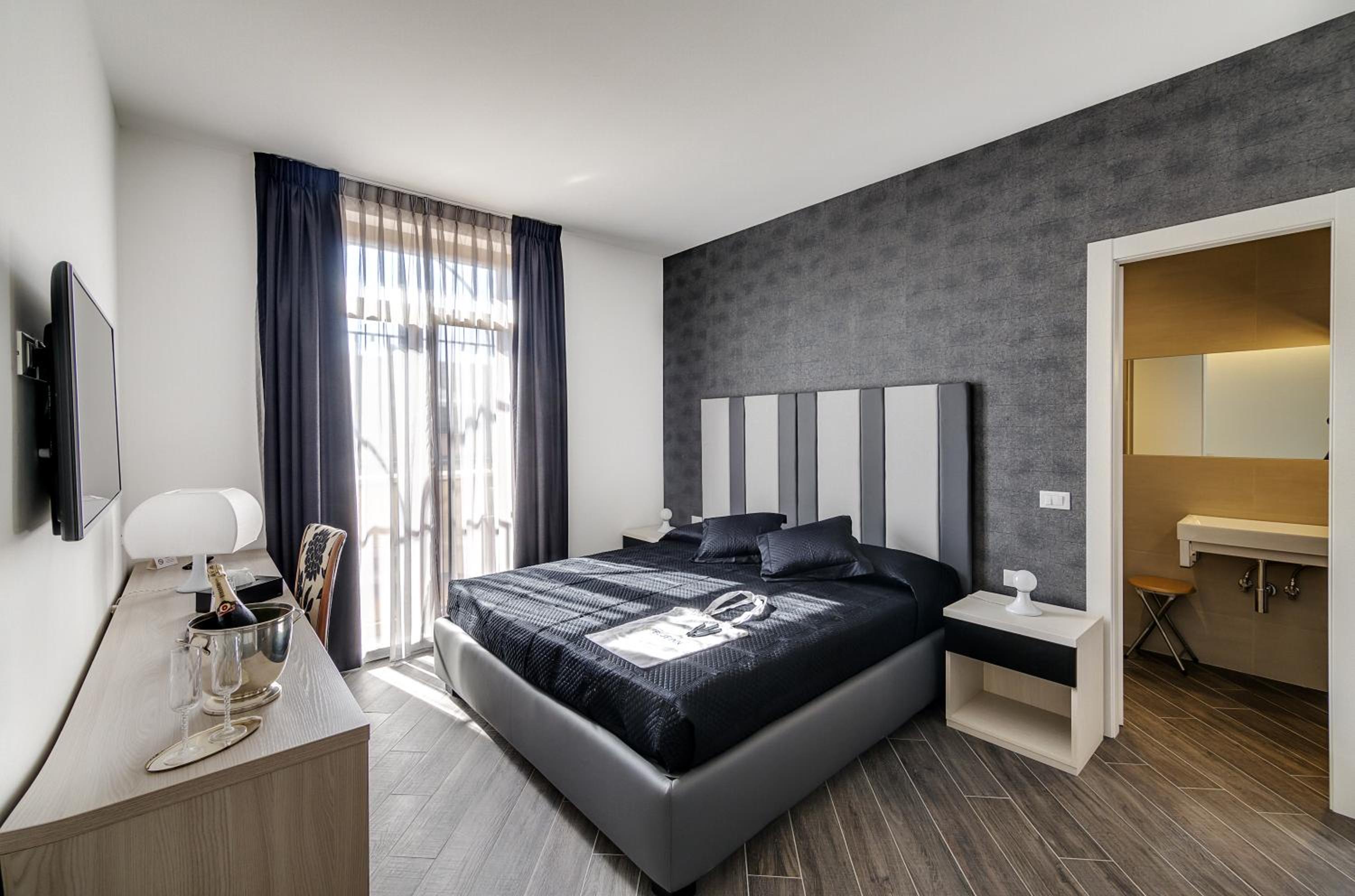 Deluxe Double Room with Spa Bath  photo 1
