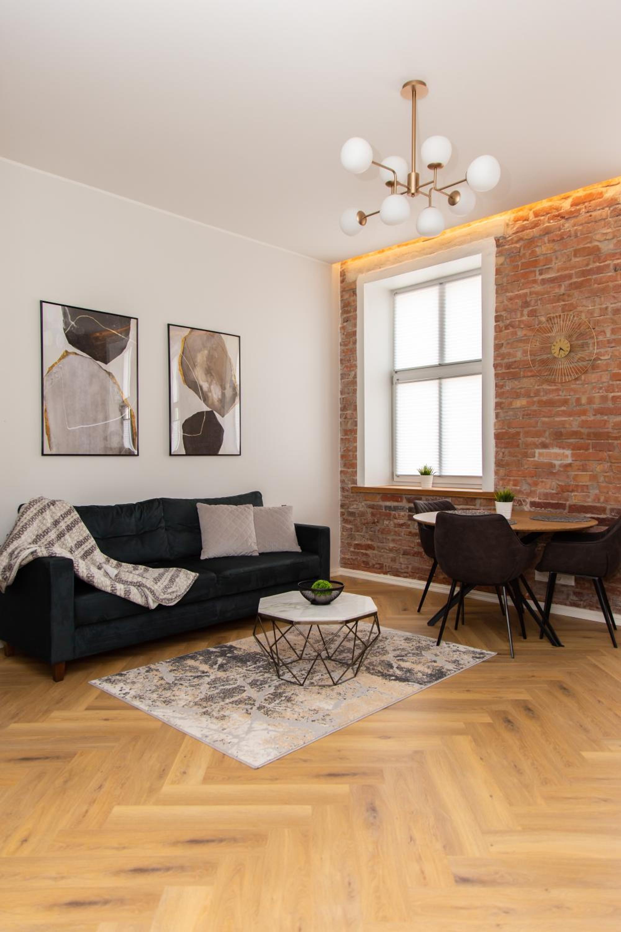 One-Bedroom Apartment - Photo 1