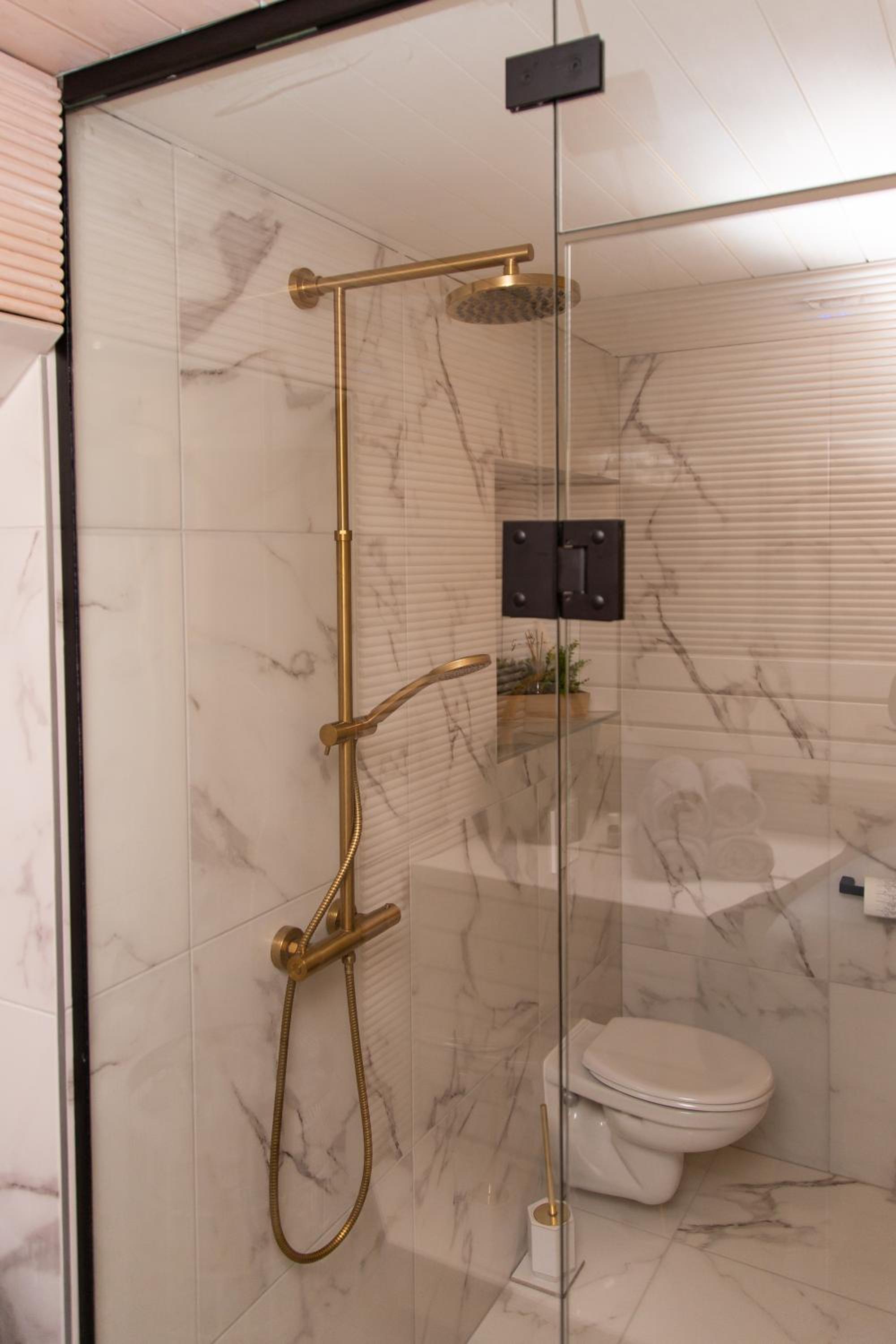 One-Bedroom Apartment - Photo 9