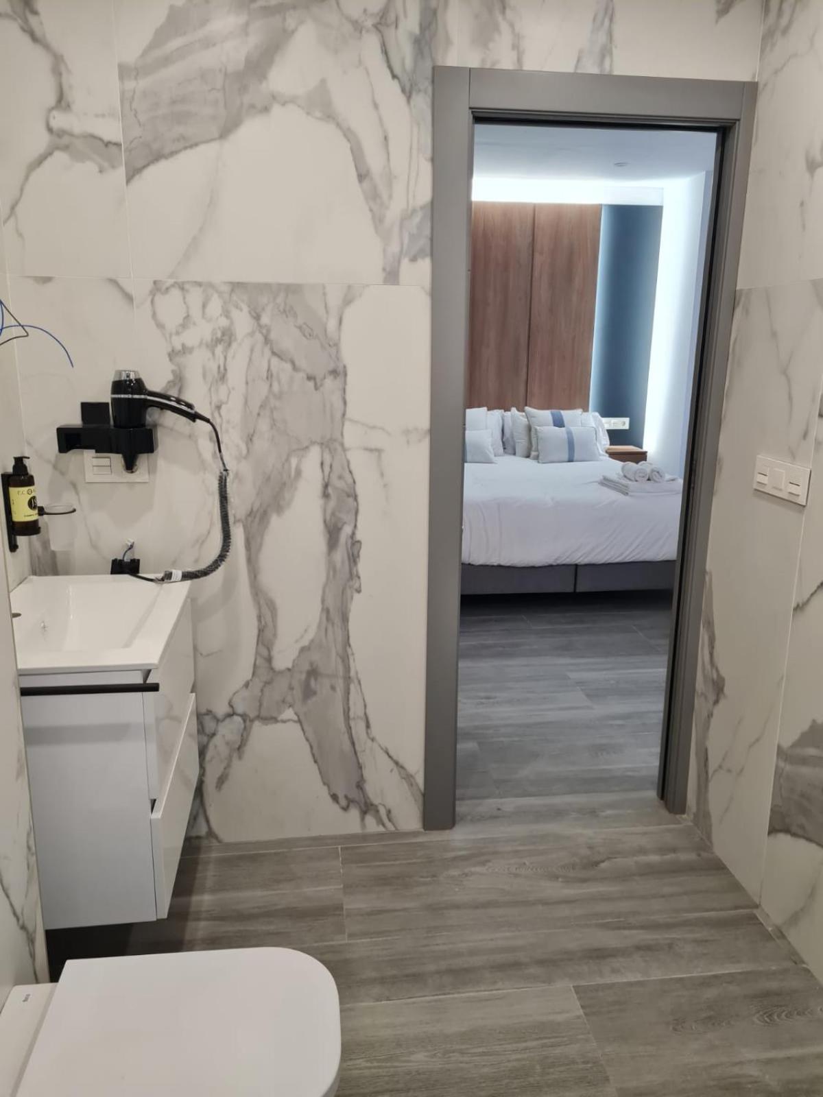 One-Bedroom Suite - Photo 8