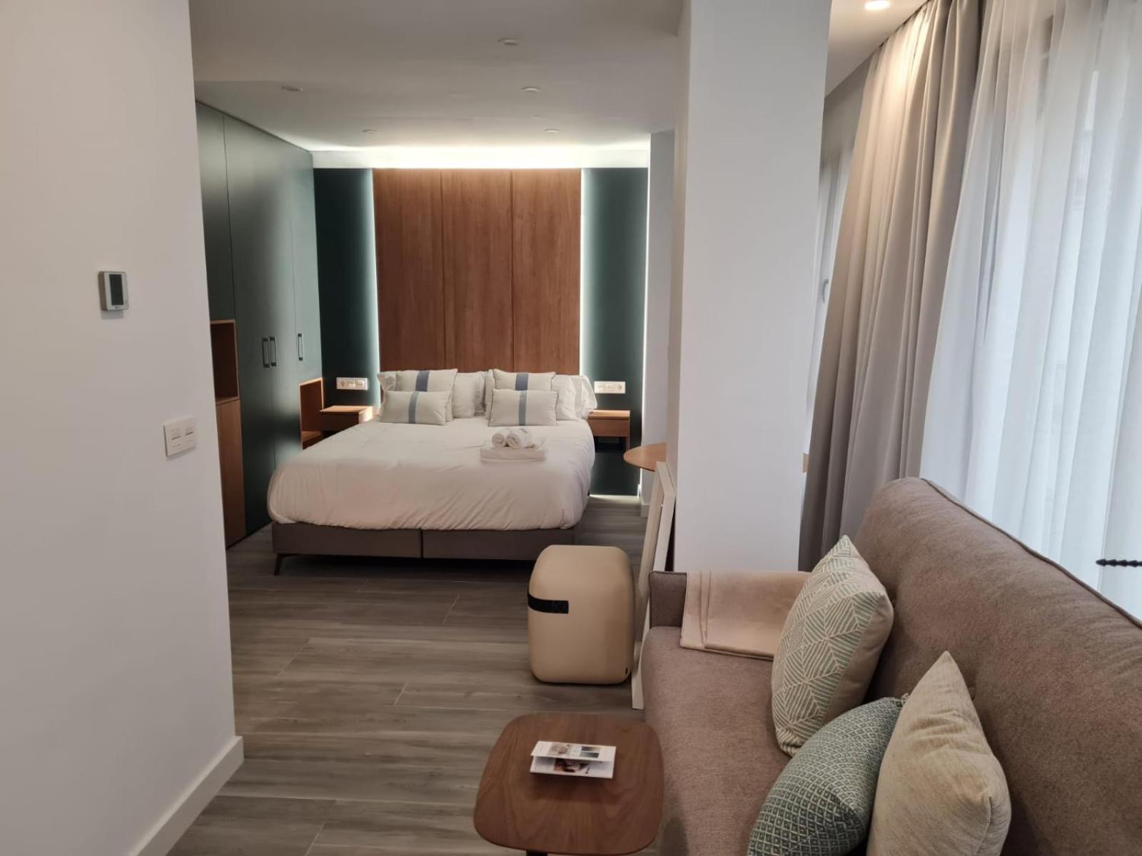 One-Bedroom Suite - Photo 12