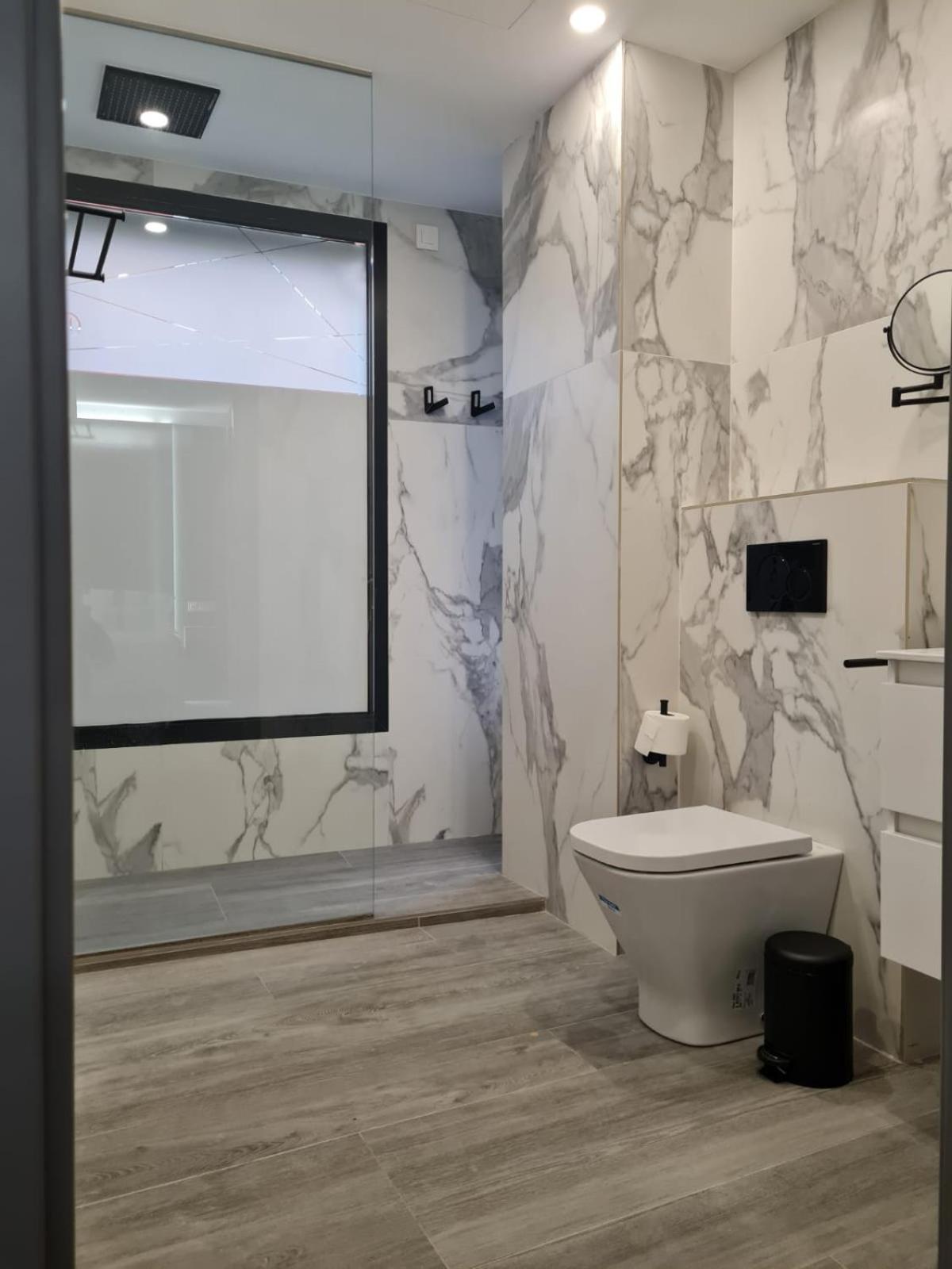 Deluxe Suite - Photo 7