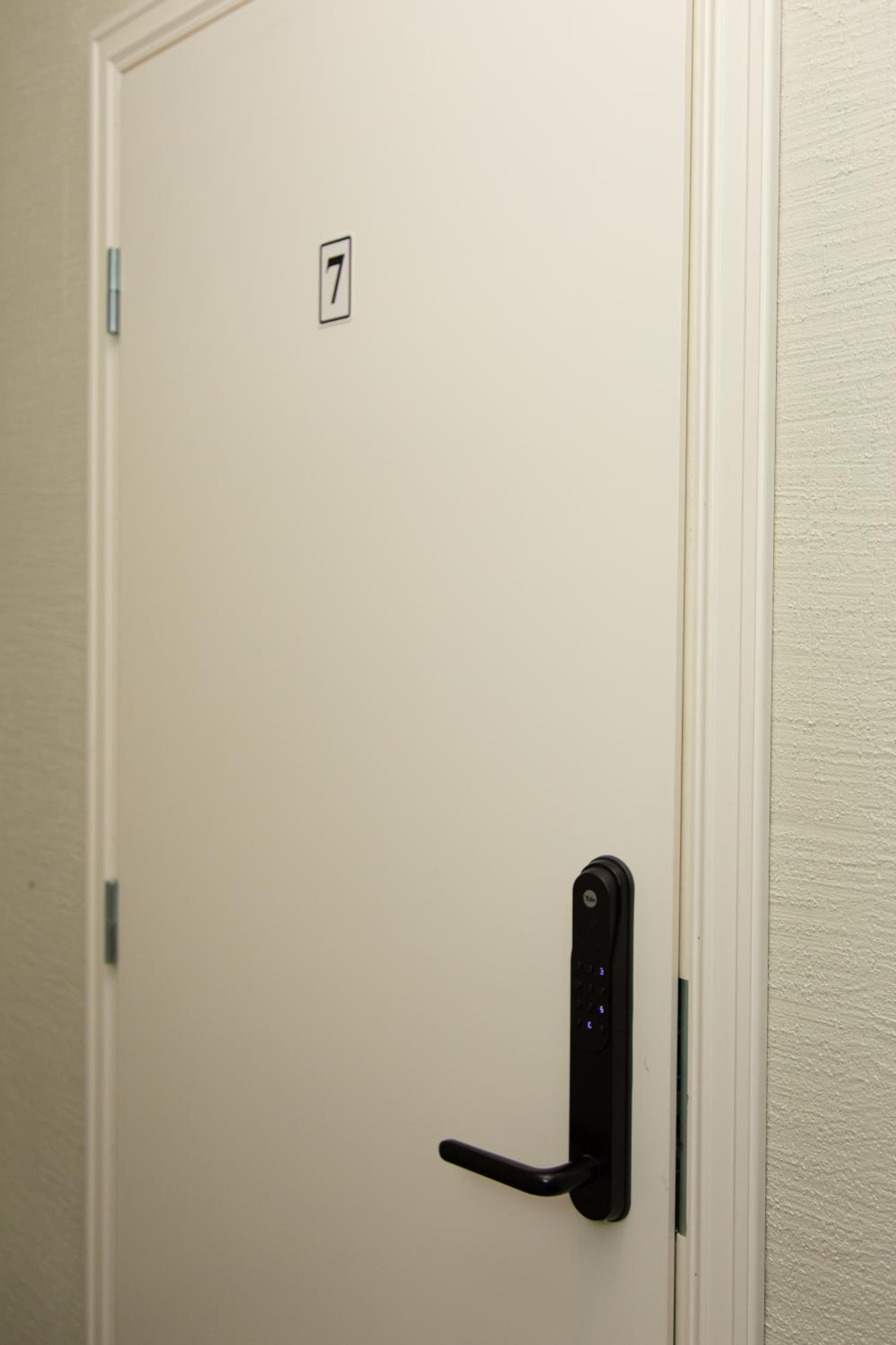 One-Bedroom Apartment - Photo 8