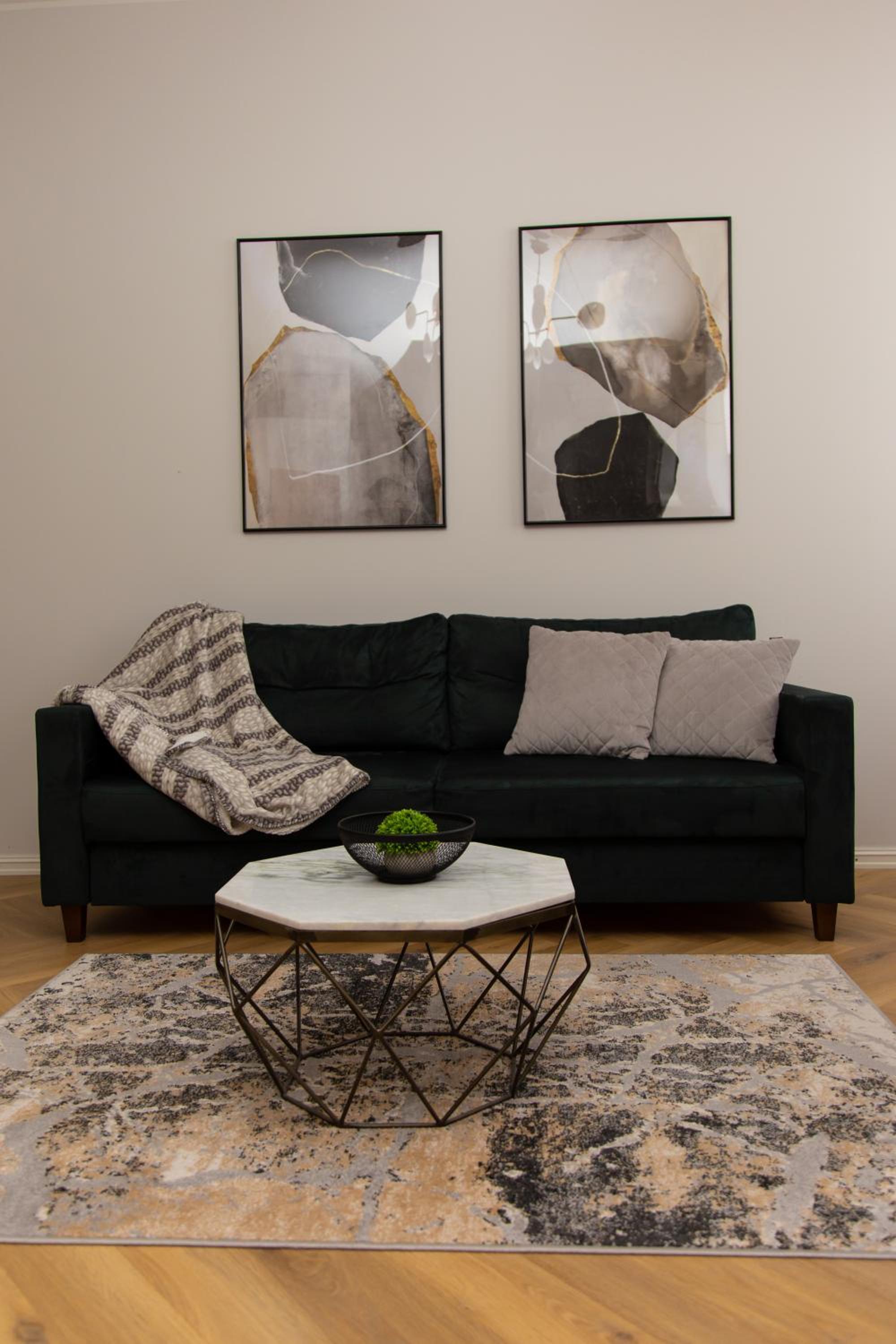 One-Bedroom Apartment - Photo 7