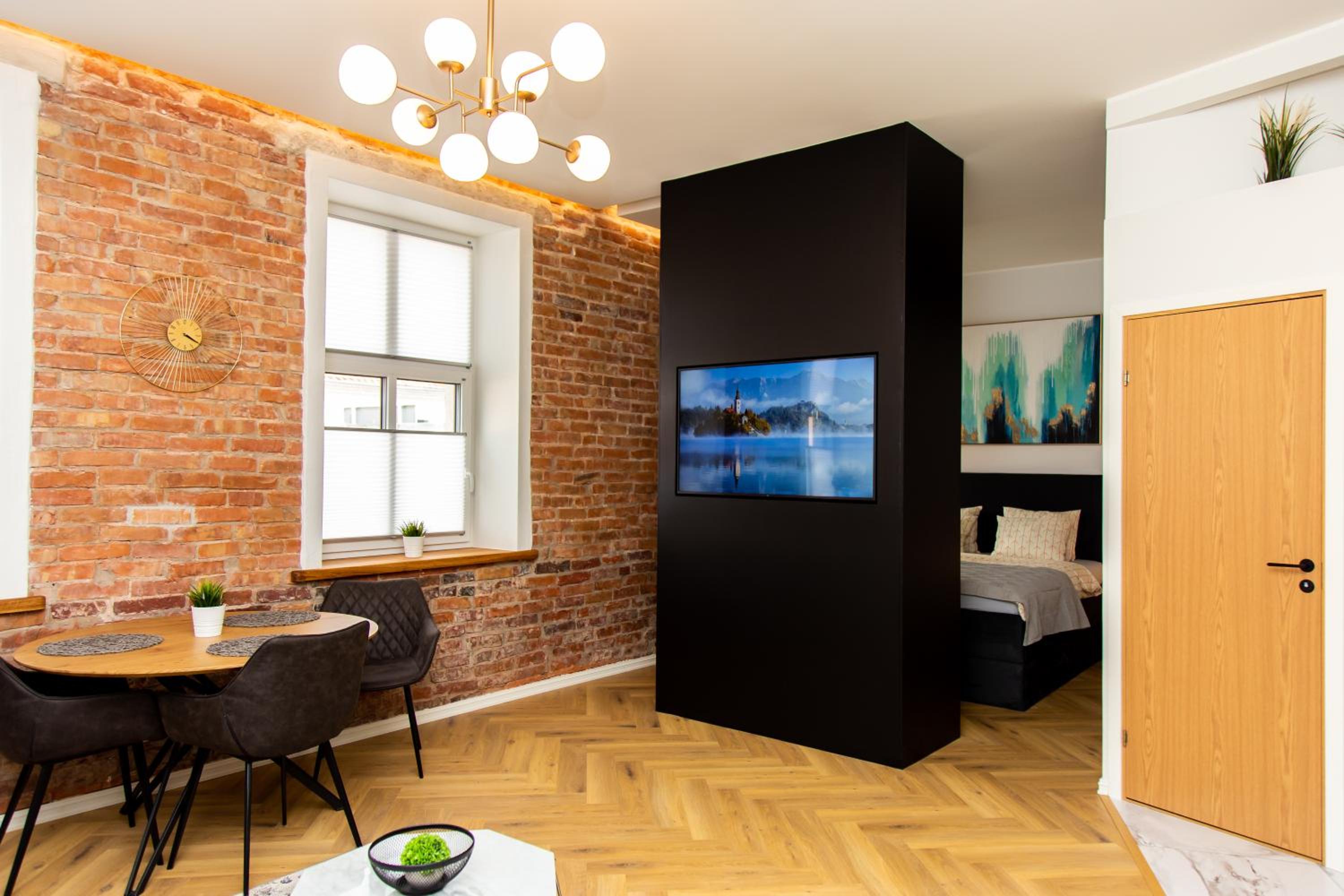 One-Bedroom Apartment - Photo 6