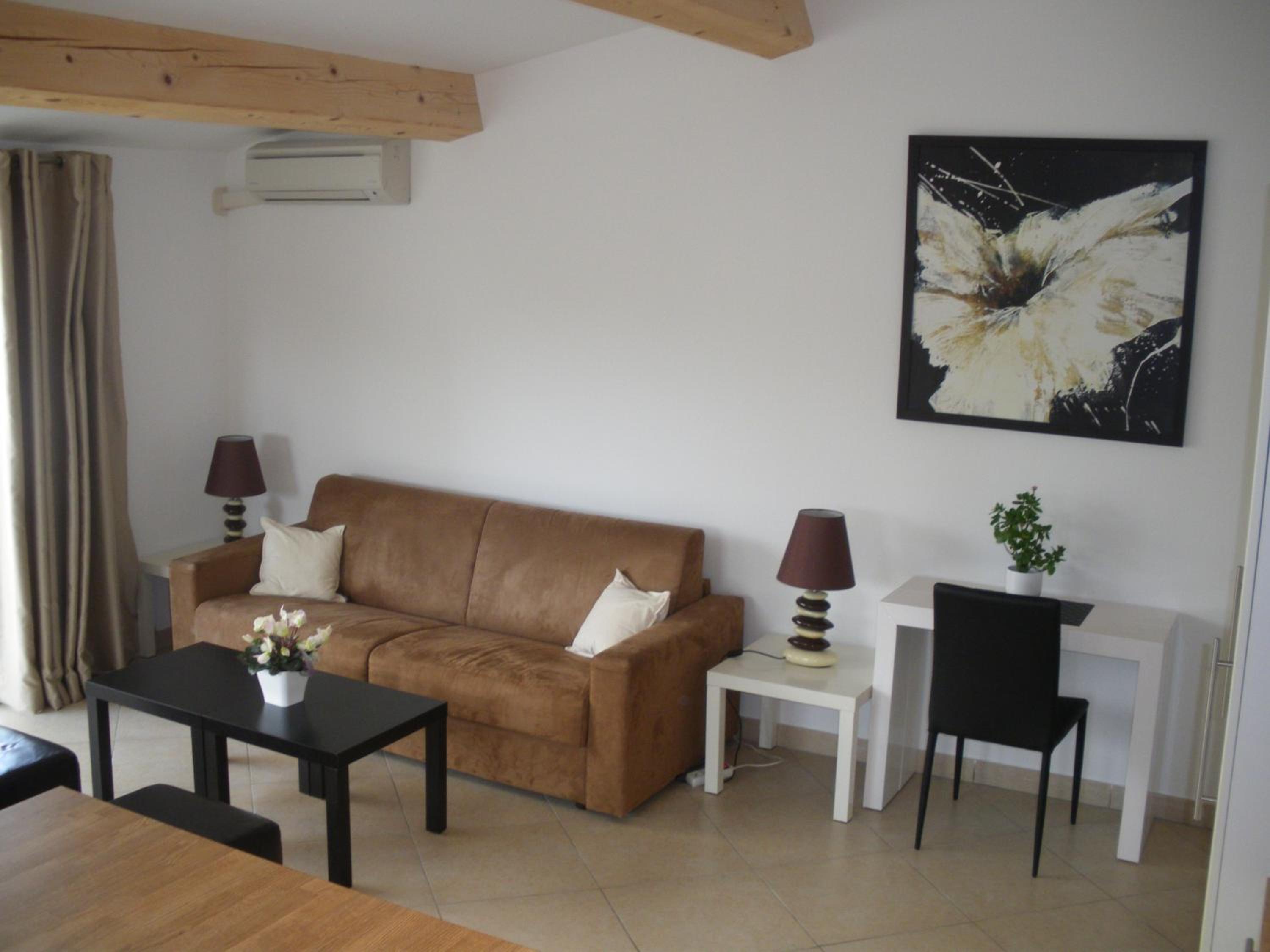 Two-Bedroom Apartment (1 - 6 Adults)