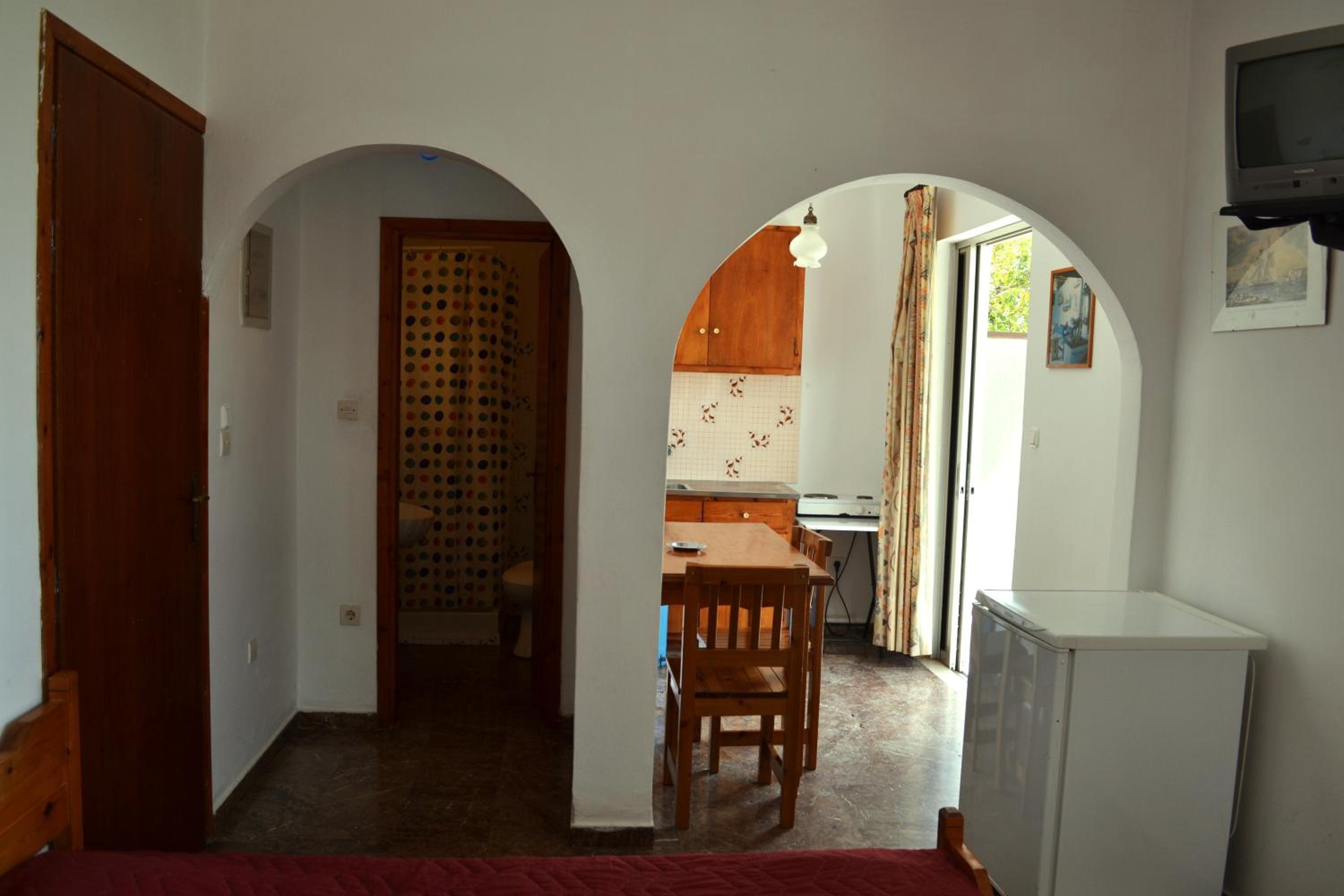 Studio - Photo 1