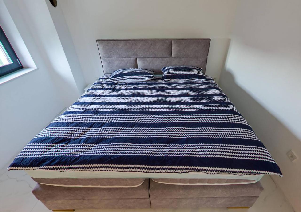 One-Bedroom Apartment - Photo 3