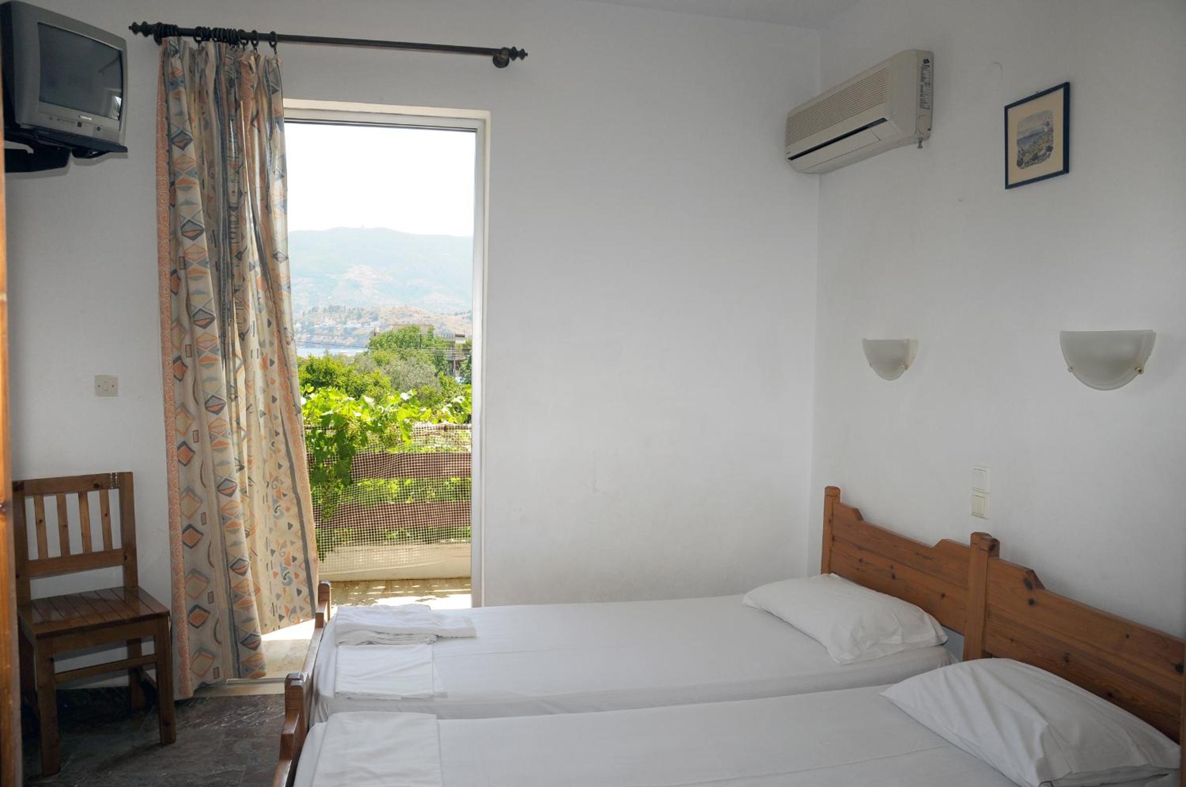 One-Bedroom Apartment (4 Adults) - Photo 3