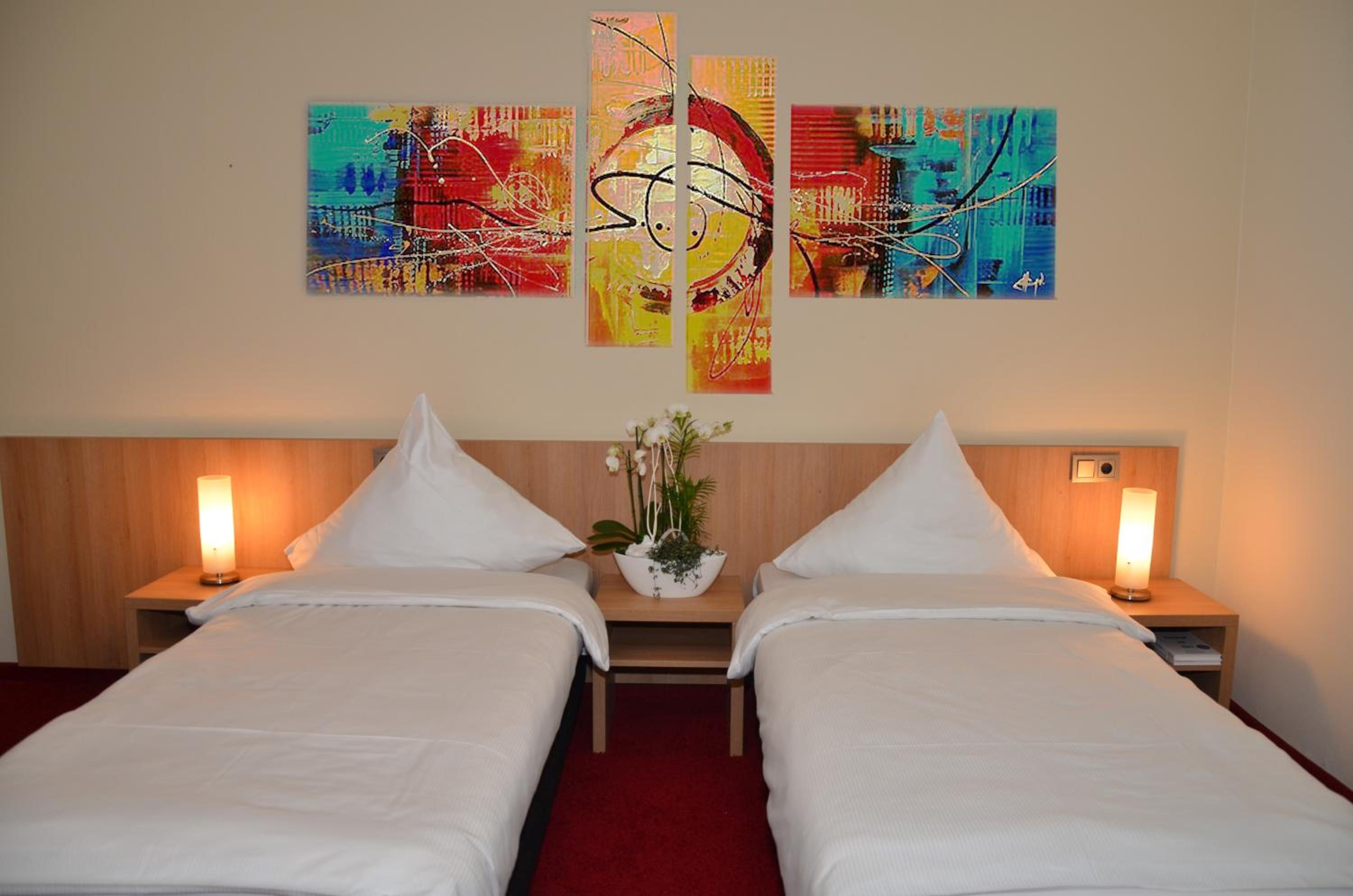 Superior Double Room thumbnail 6
