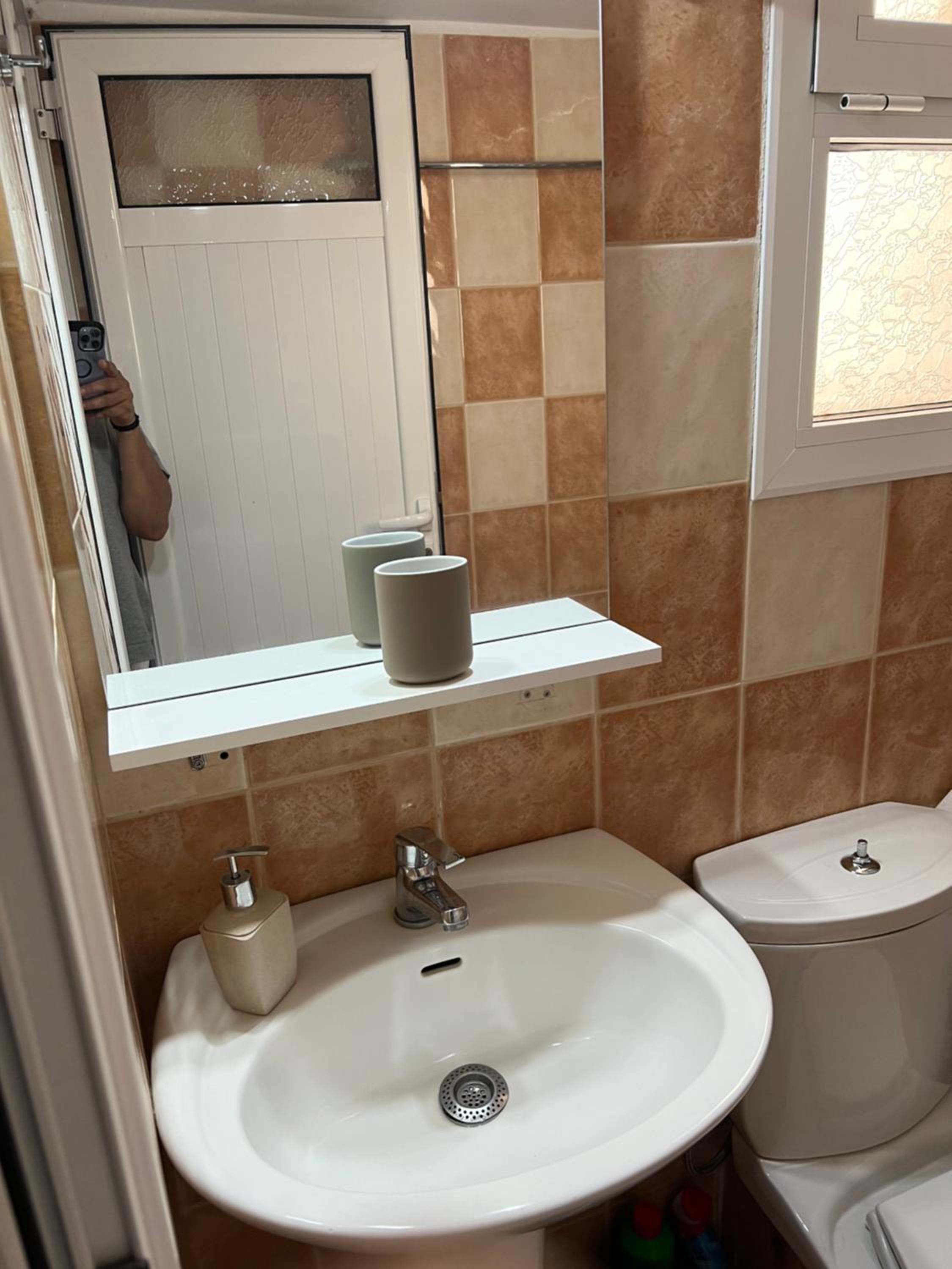 One-Bedroom Apartment photo 2