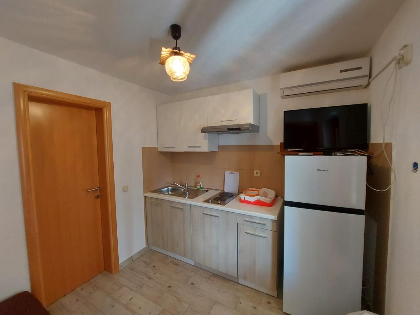 Apartment with Balcony photo 2