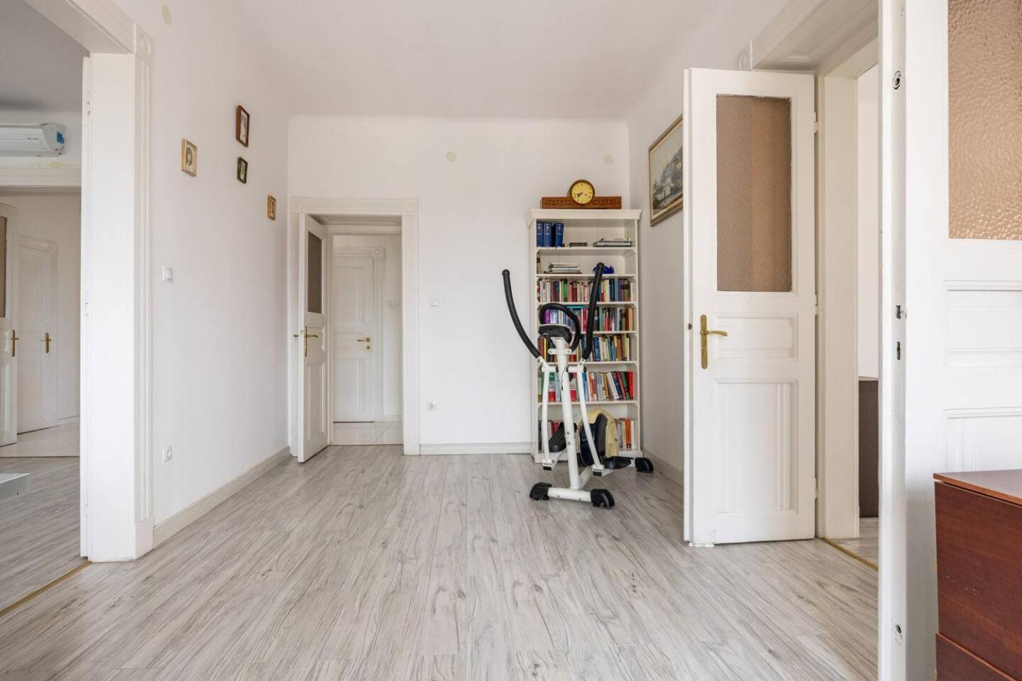 Two-Bedroom Apartment - Photo 21