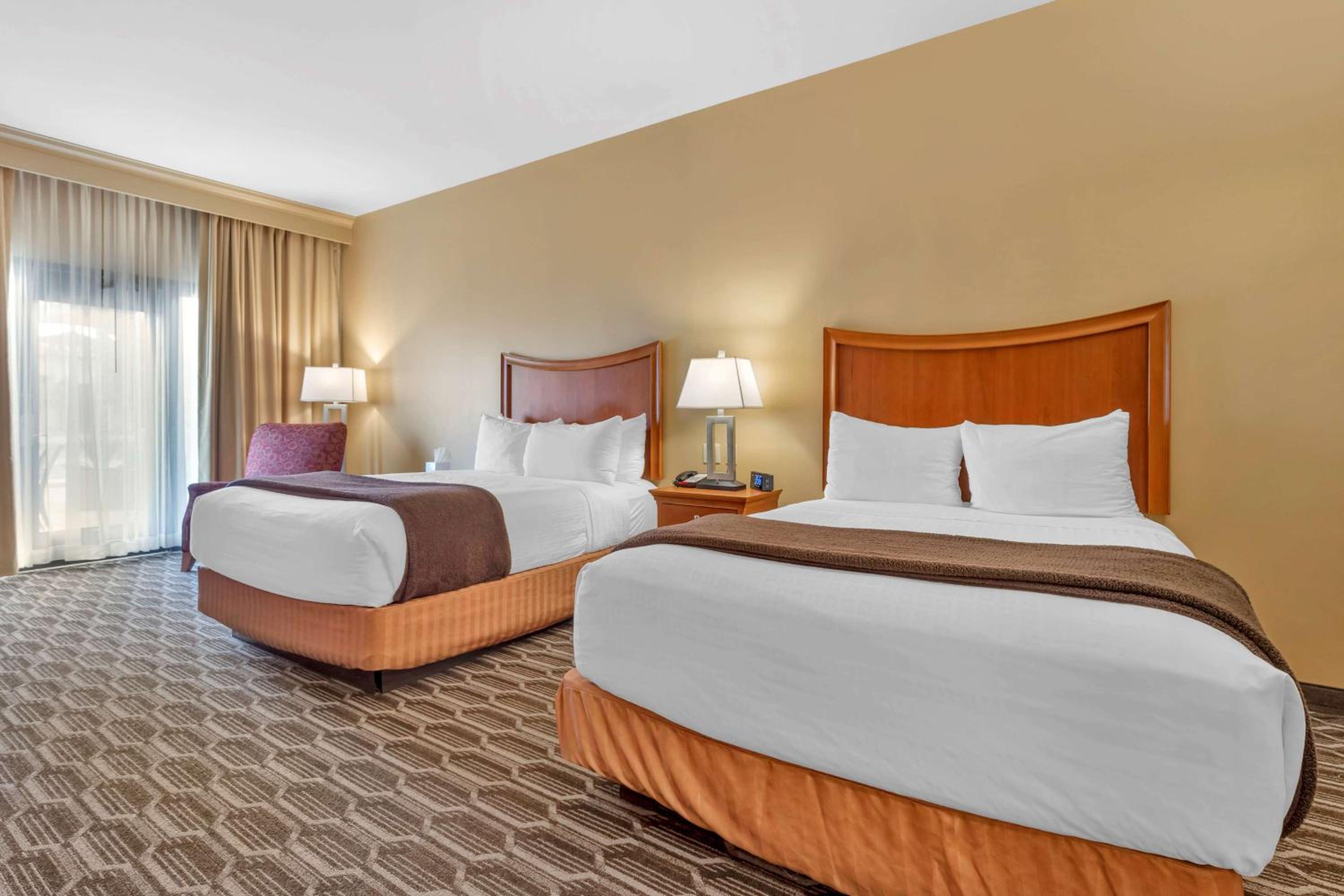 Queen Room with Two Queen Beds and Roll-In Shower - Mobility Access/Non-Smoking