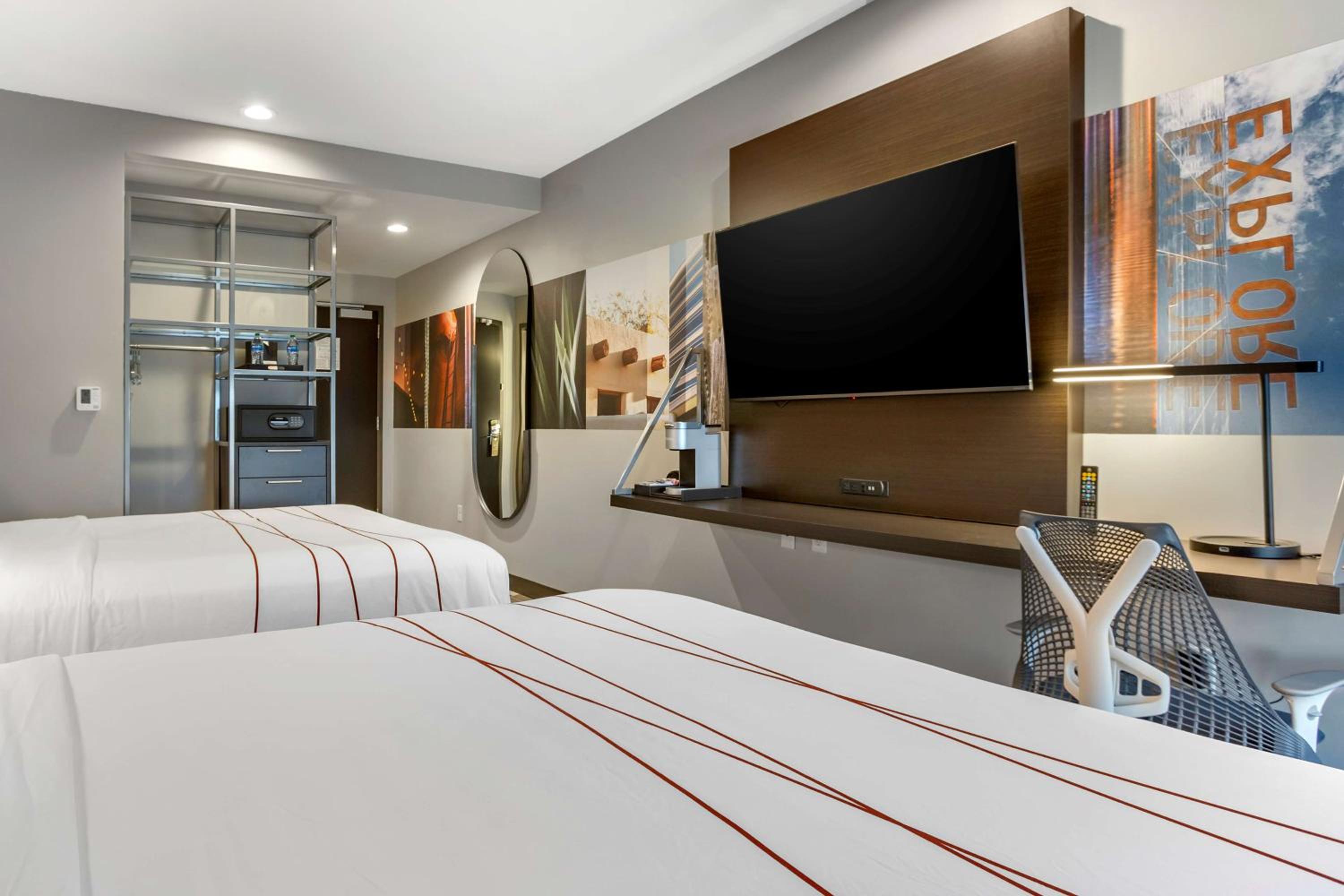 Queen Room with Two Queen Beds and Walk-in Shower - Disability Access - Photo 3