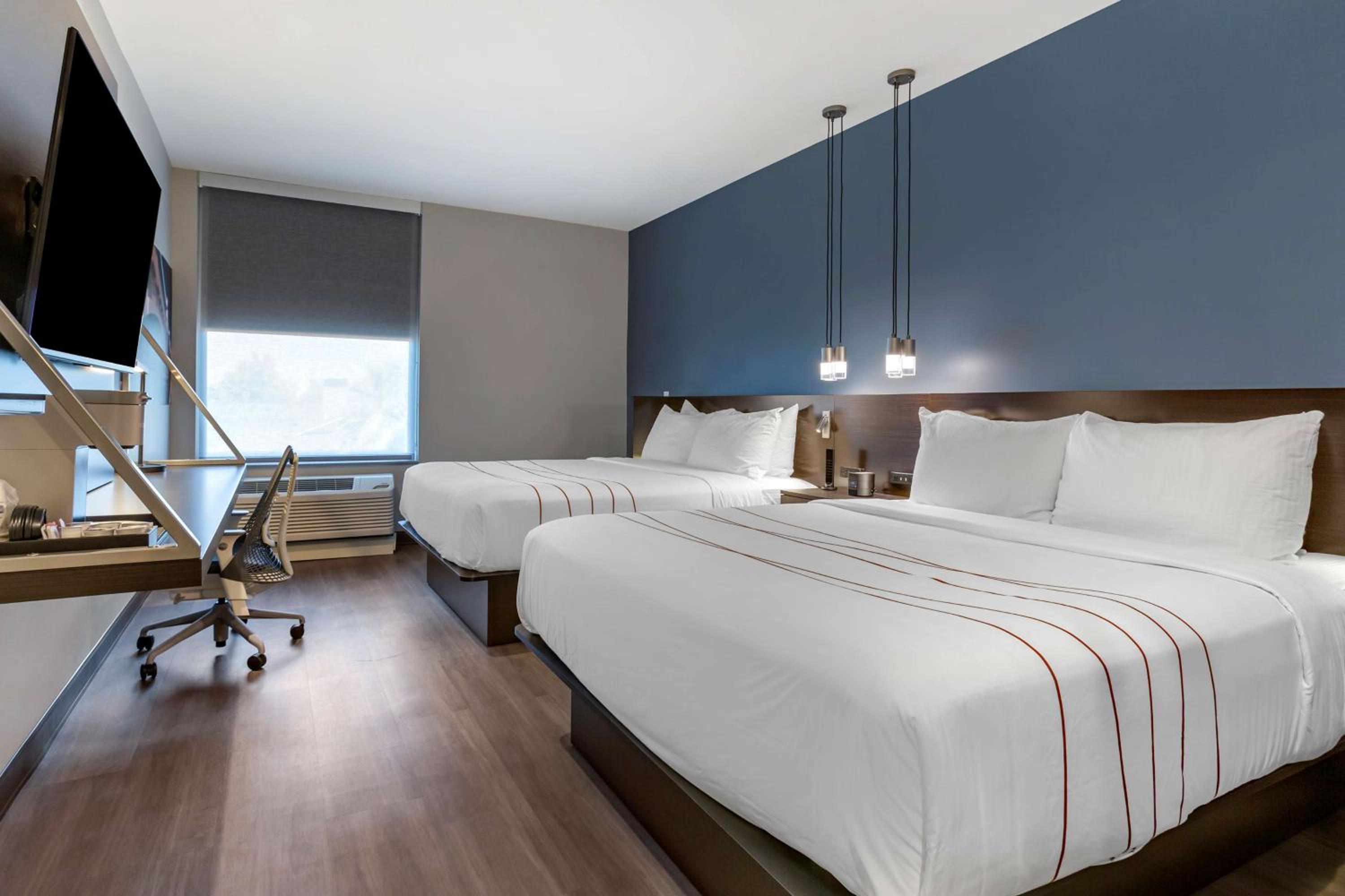 Queen Room with Two Queen Beds and Walk-in Shower - Disability Access - Photo 1