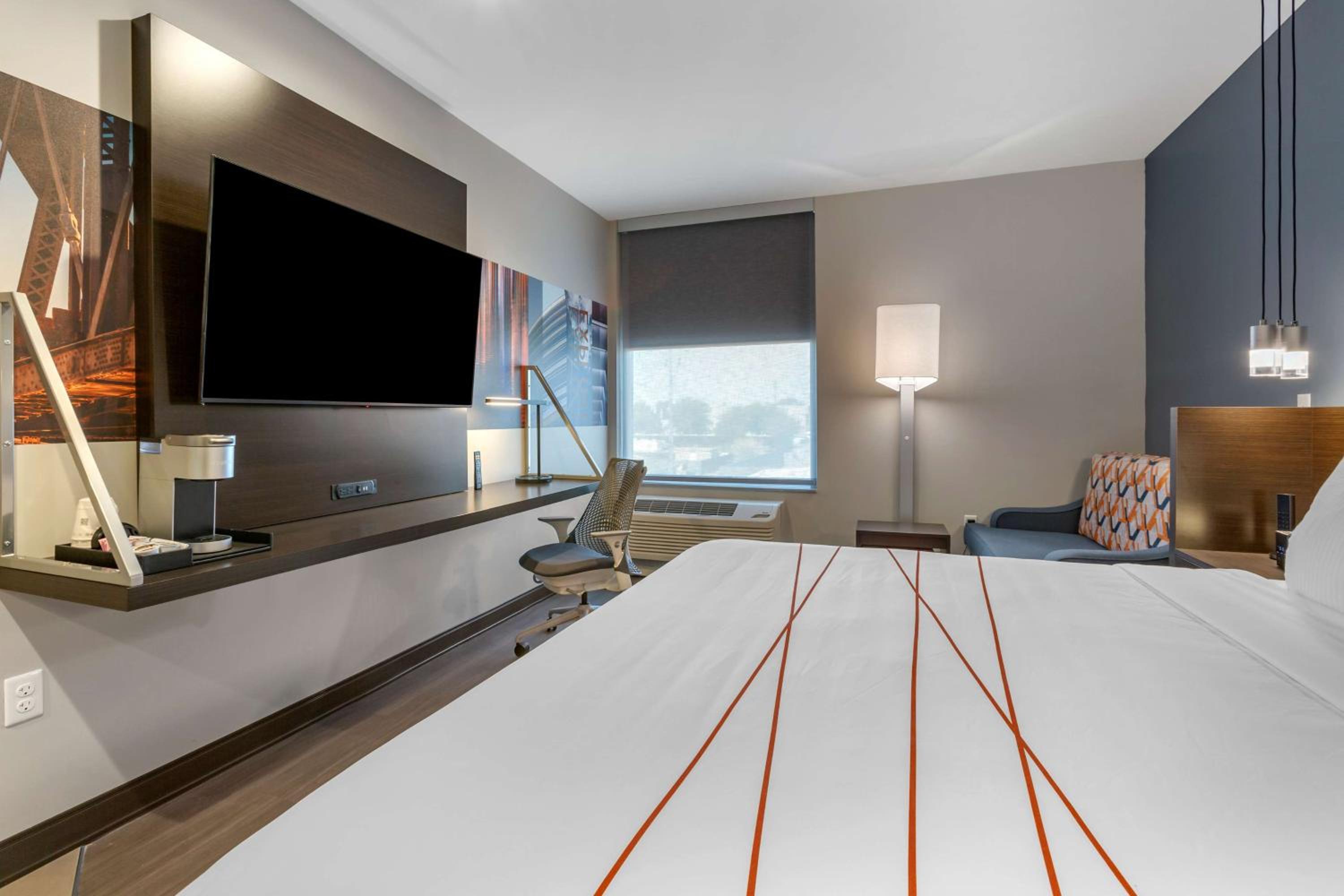 King Room with Roll-In Shower - Disability Access - Photo 1