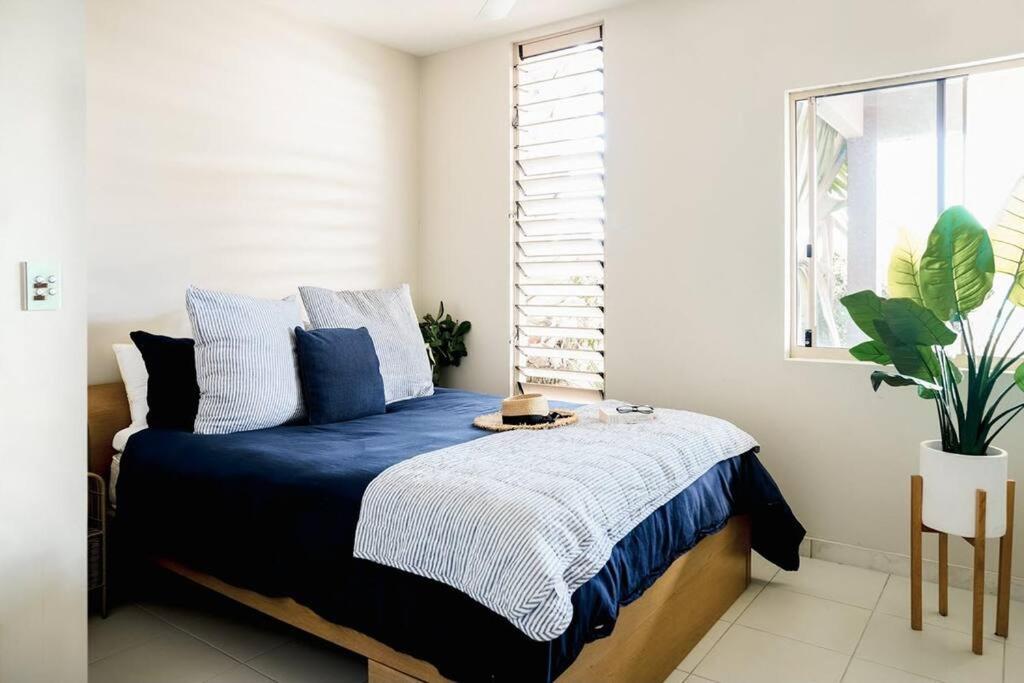 Five-Bedroom House photo 1