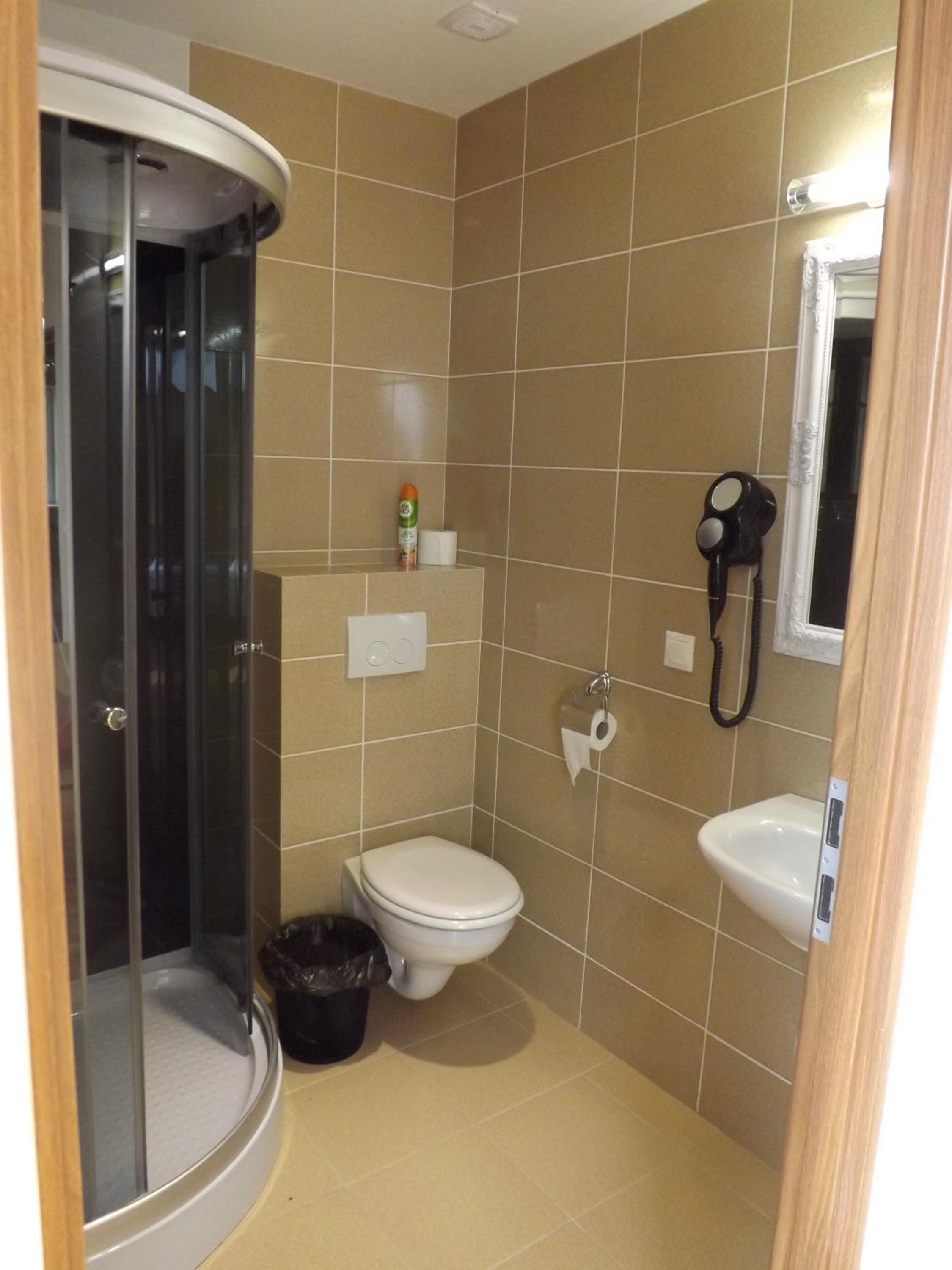 Comfort Triple Room with Shower photo 3
