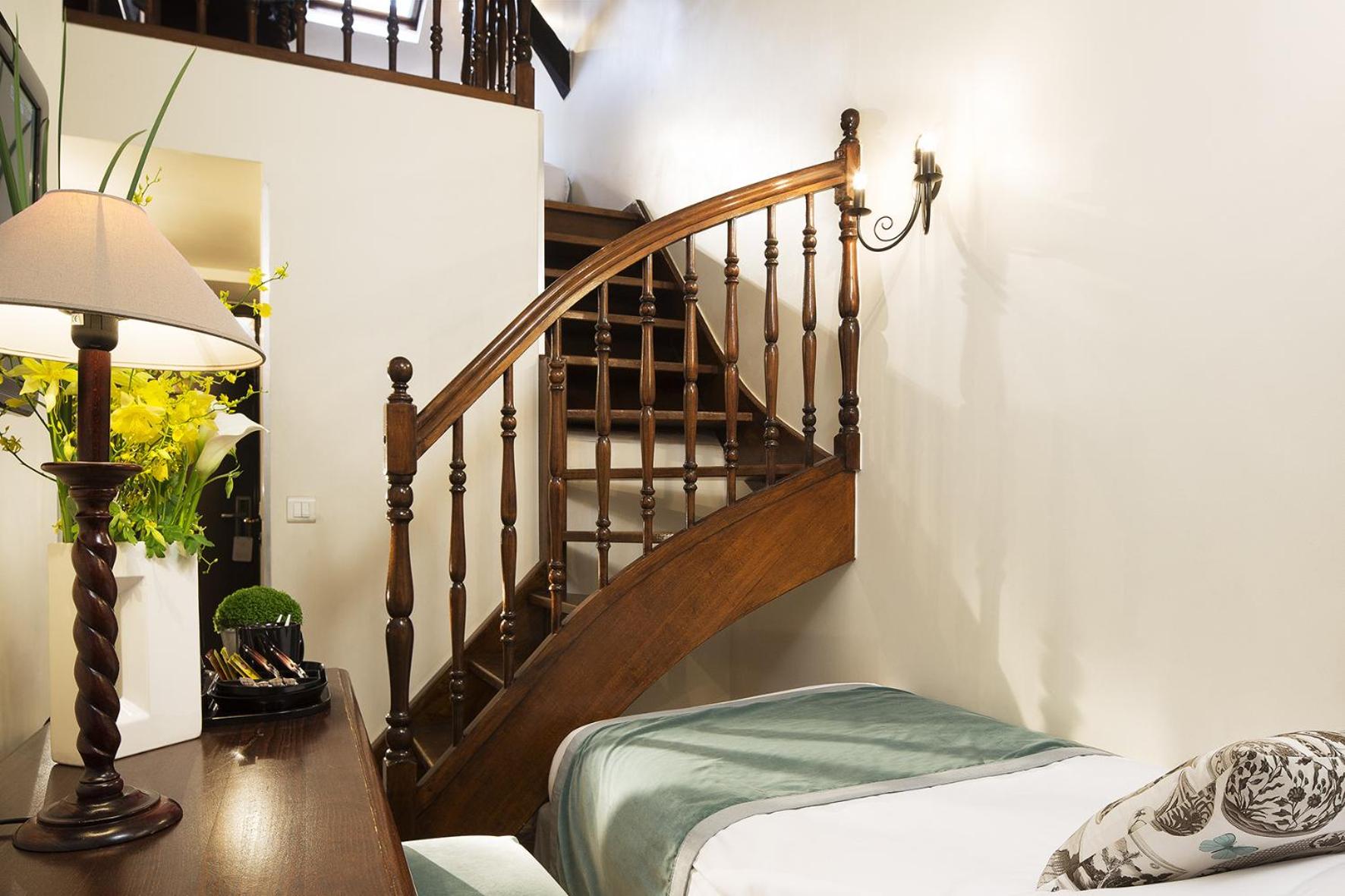 Triple Room thumbnail 6