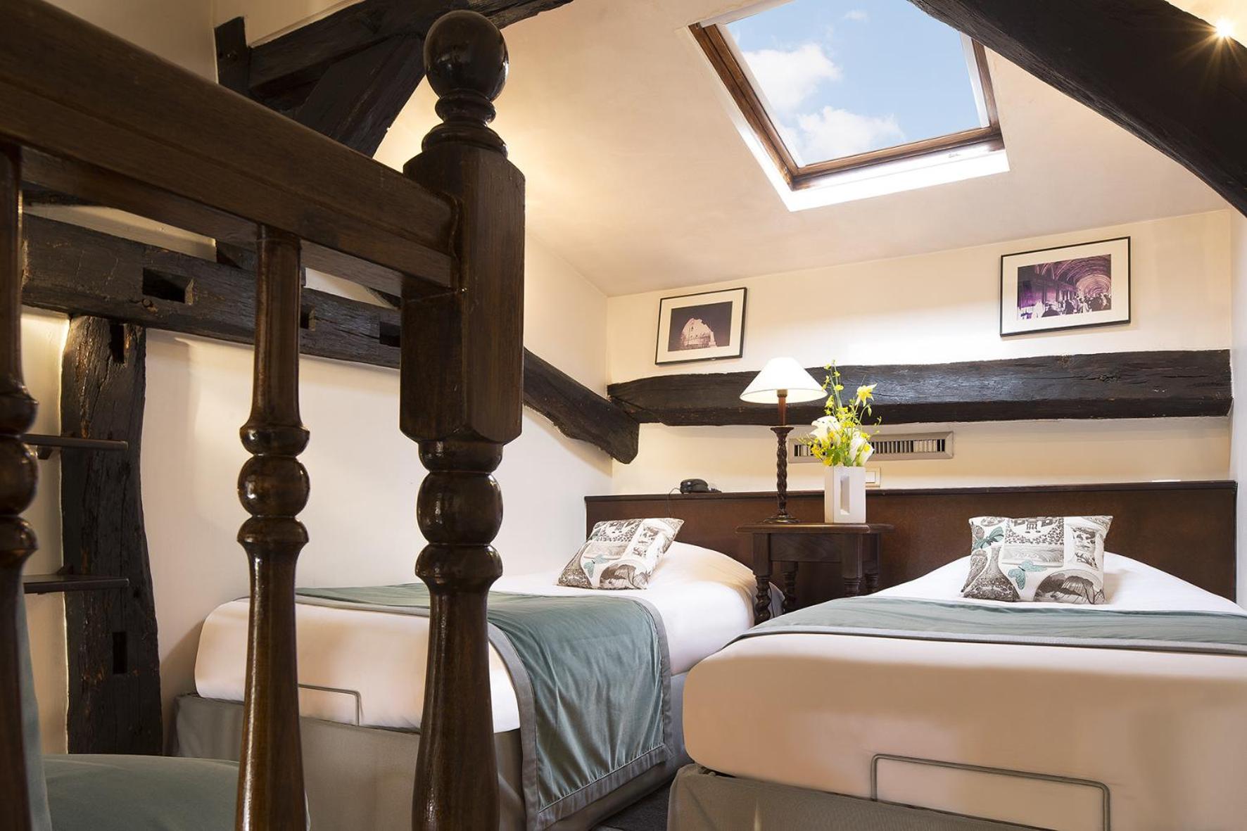 Triple Room thumbnail 5