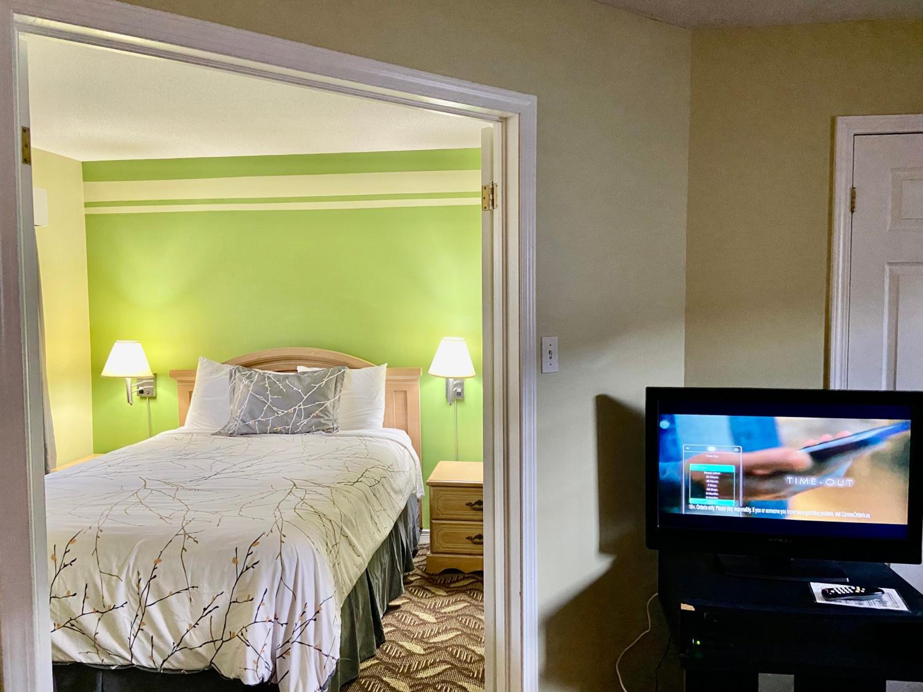 Standard Suite - Photo 9