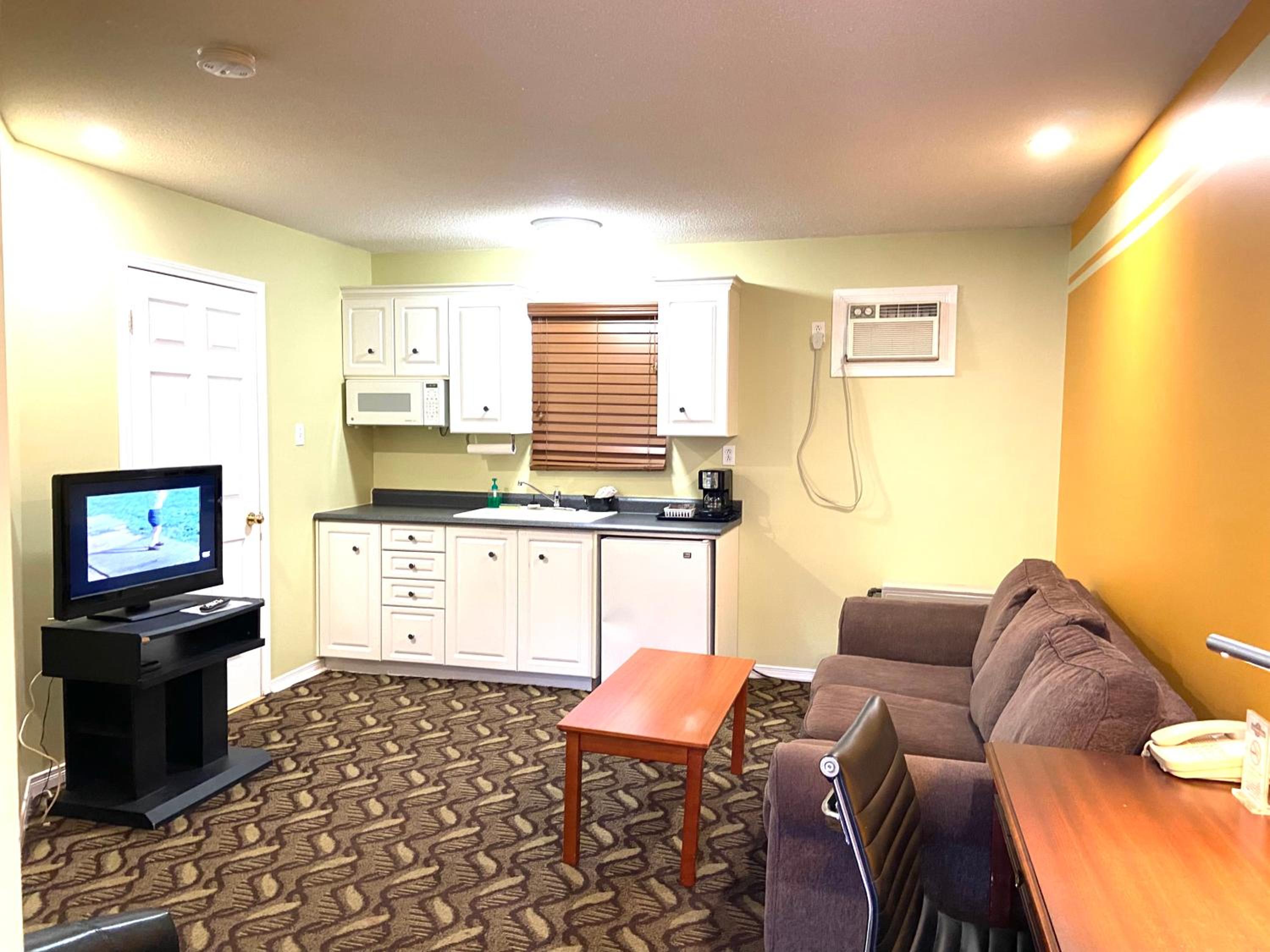 Standard Suite - Photo 2