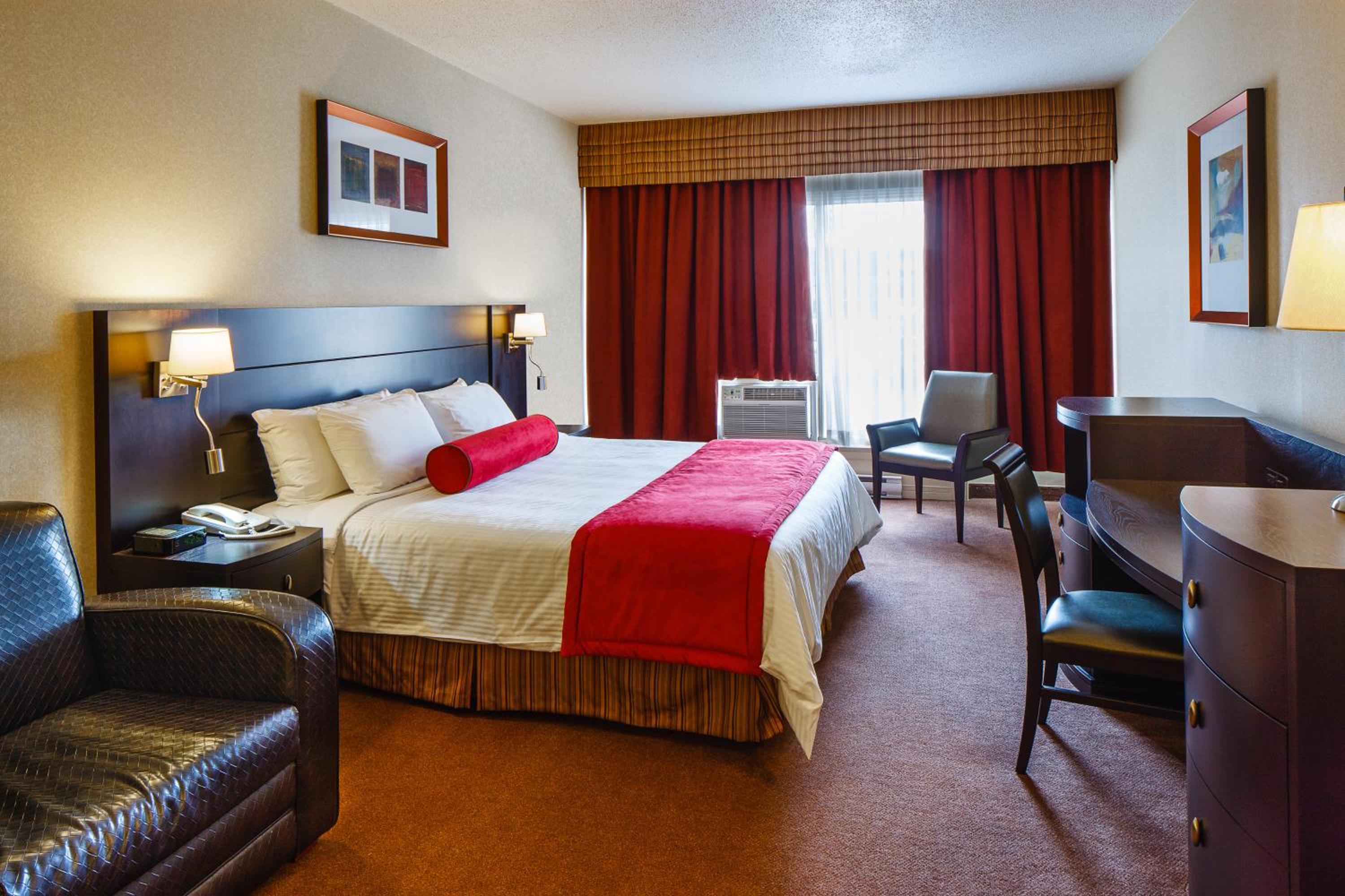 Premium Queen Room with sofa bed - Photo 9