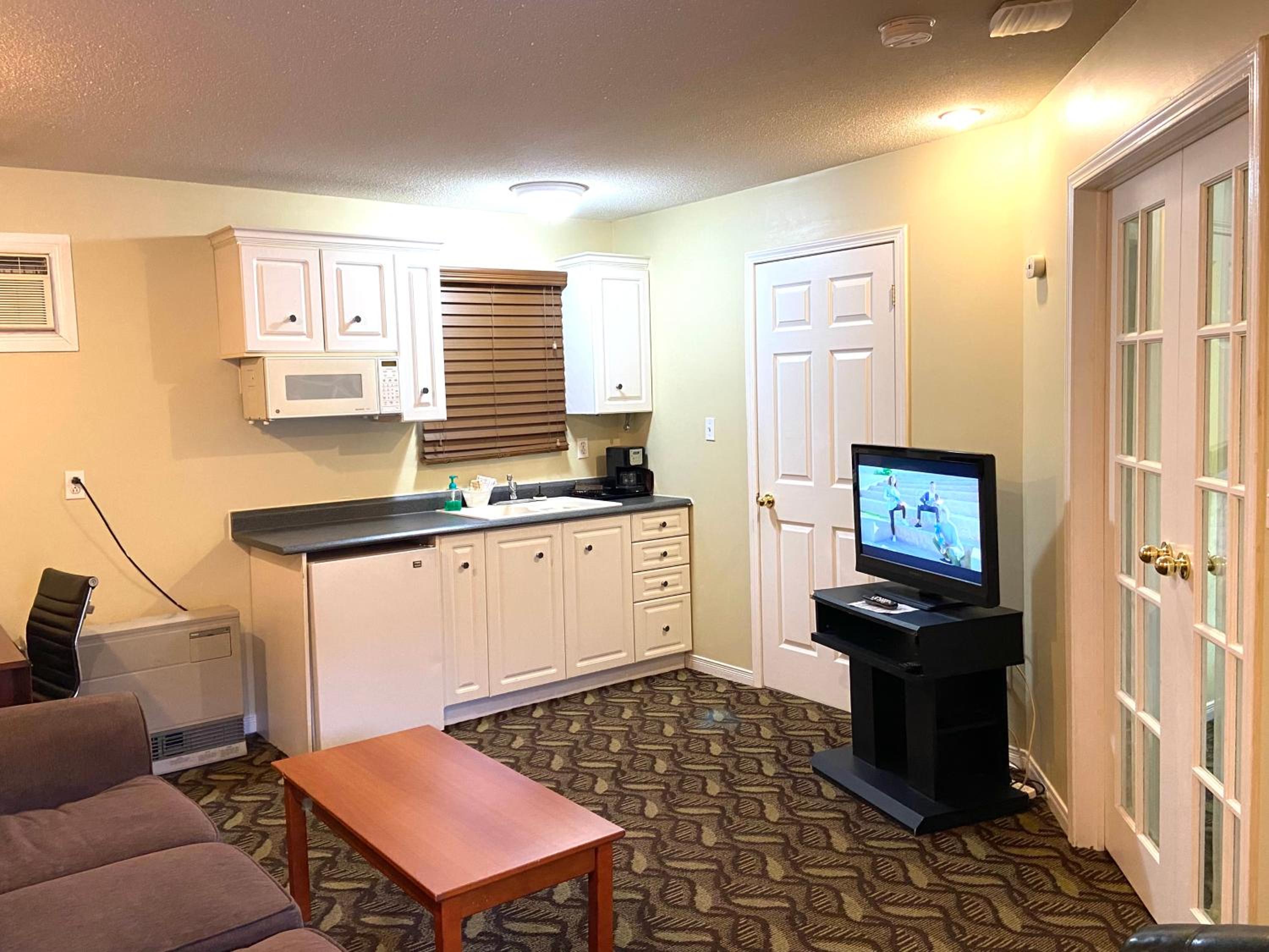 Standard Suite - Photo 6