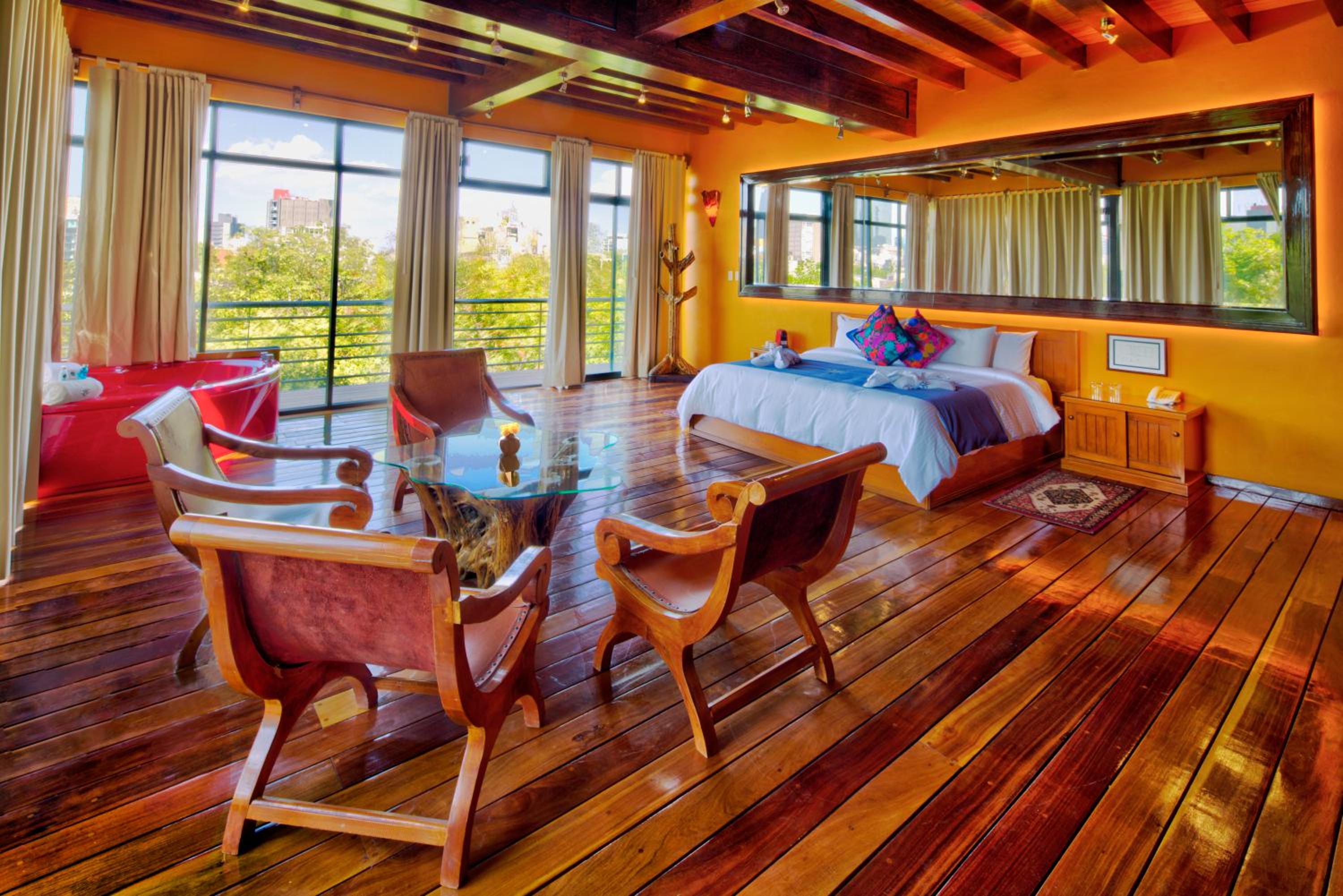 Suite with Hot Tub - Photo 12