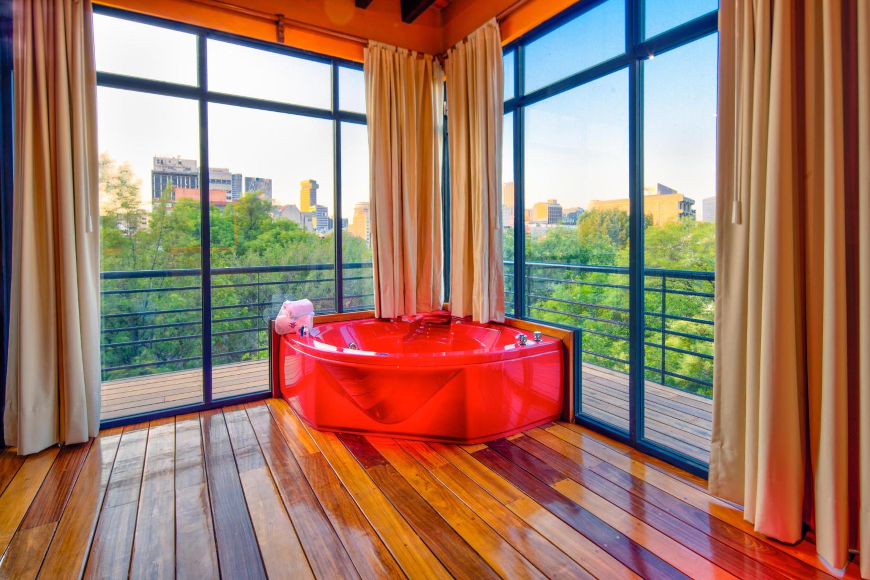 Suite with Hot Tub - Photo 11