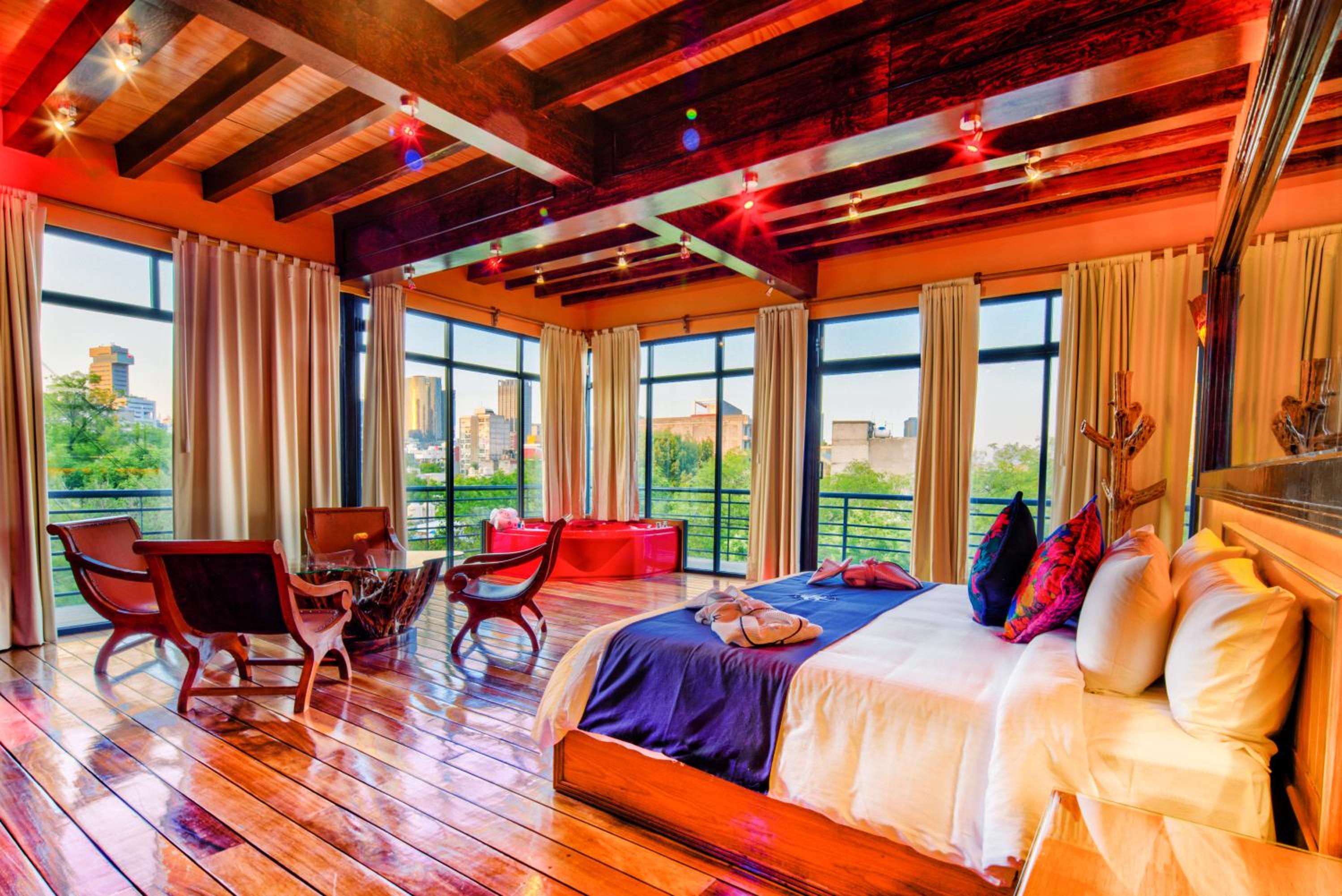 Suite with Hot Tub - Photo 1
